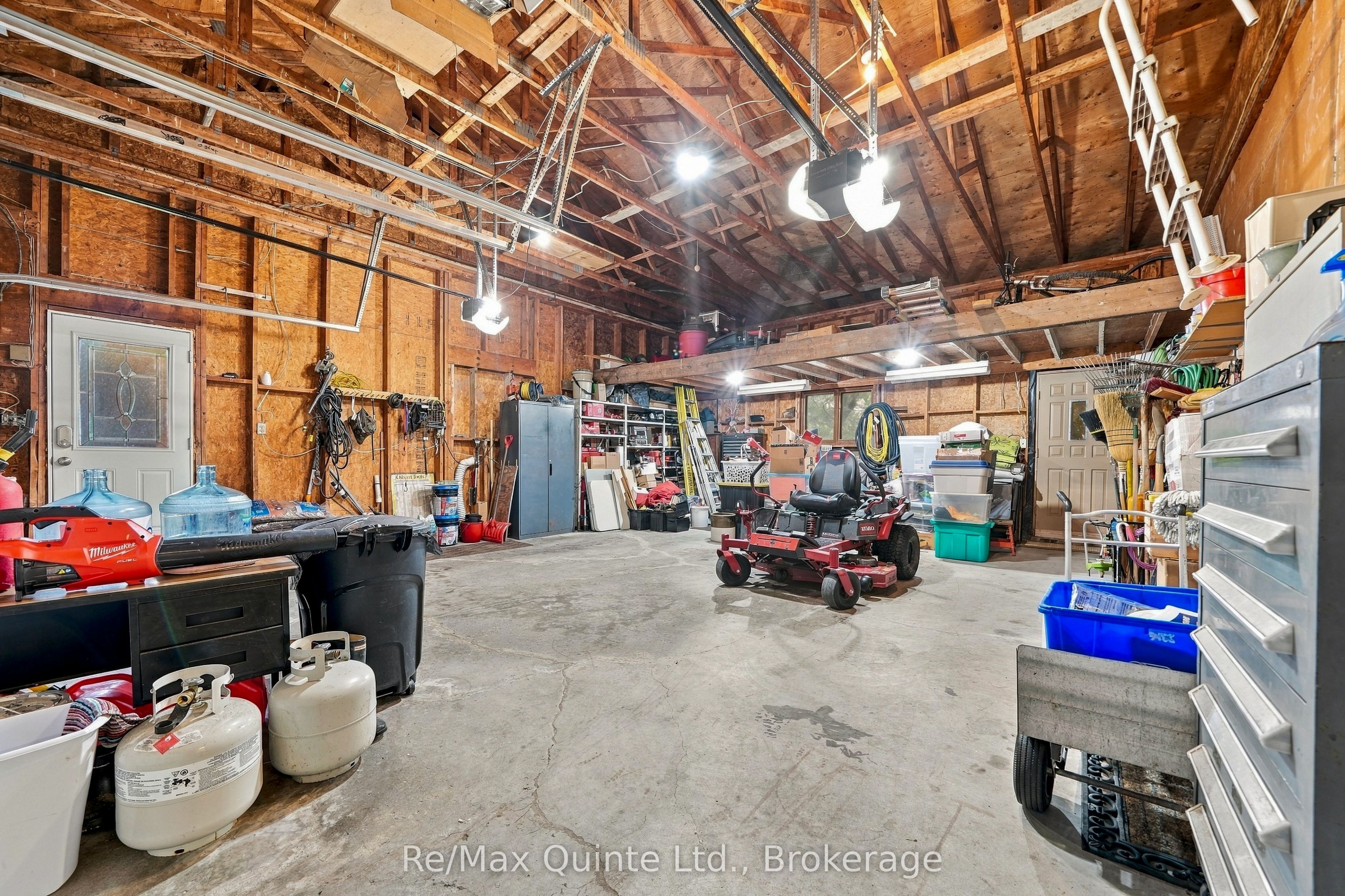 40 Wallbridge Circle Property Photo 34
