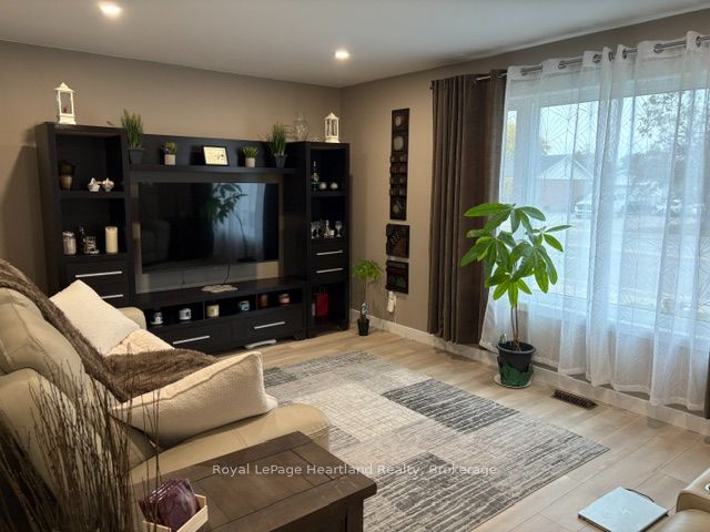 153 Bayfield Road Property Photo 3