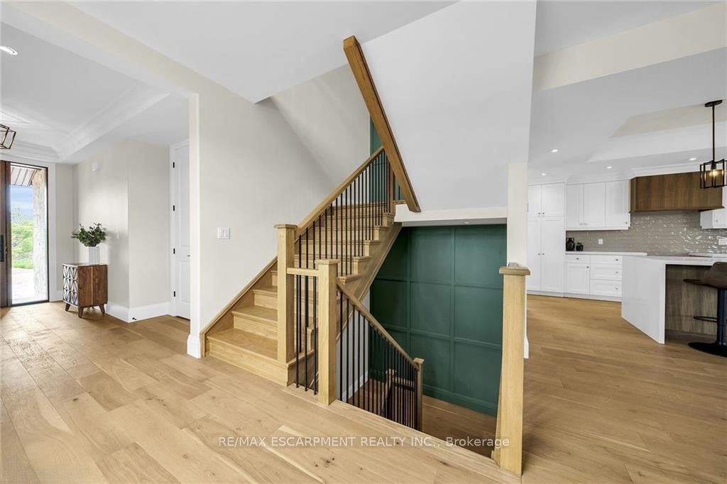 92 Craddock Boulevard Property Photo 7