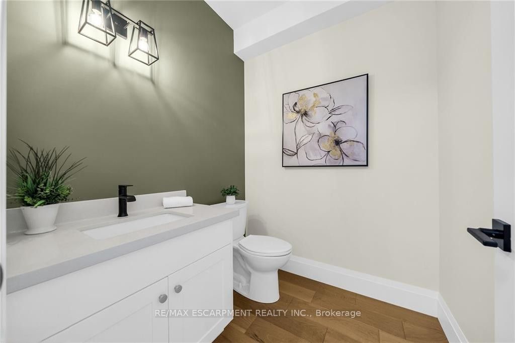 92 Craddock Boulevard Property Photo 23