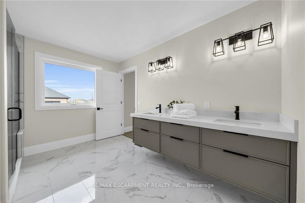 92 Craddock Boulevard Property Photo 38