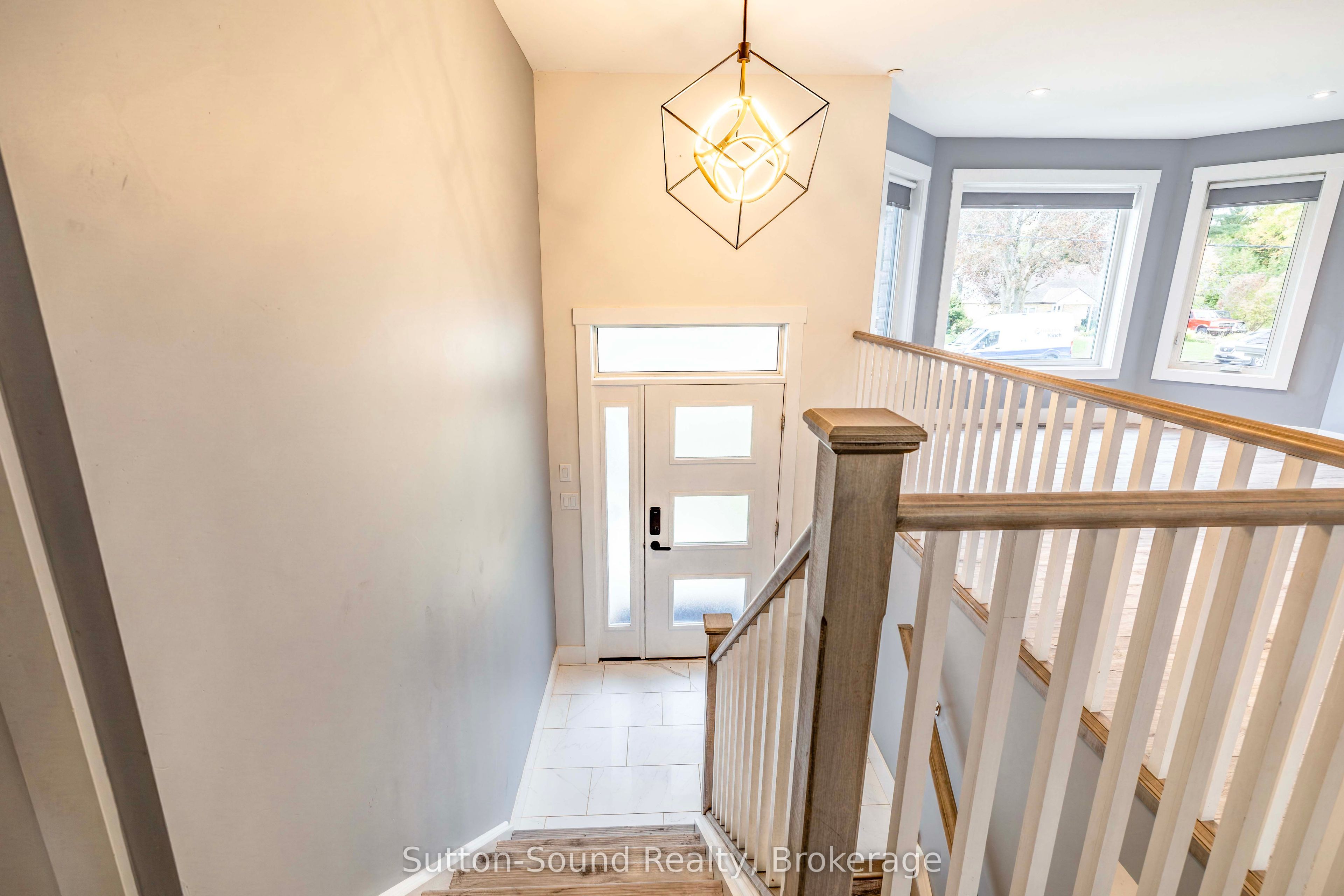 562 24th Street W Property Photo 3
