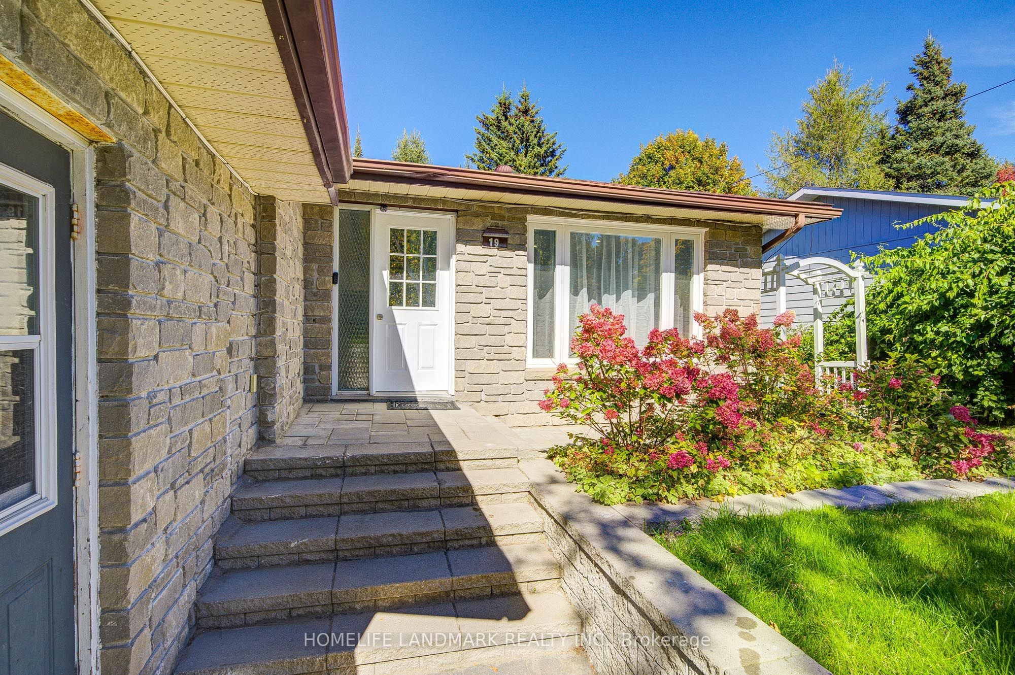 19 Southdale Drive Property Photo 2