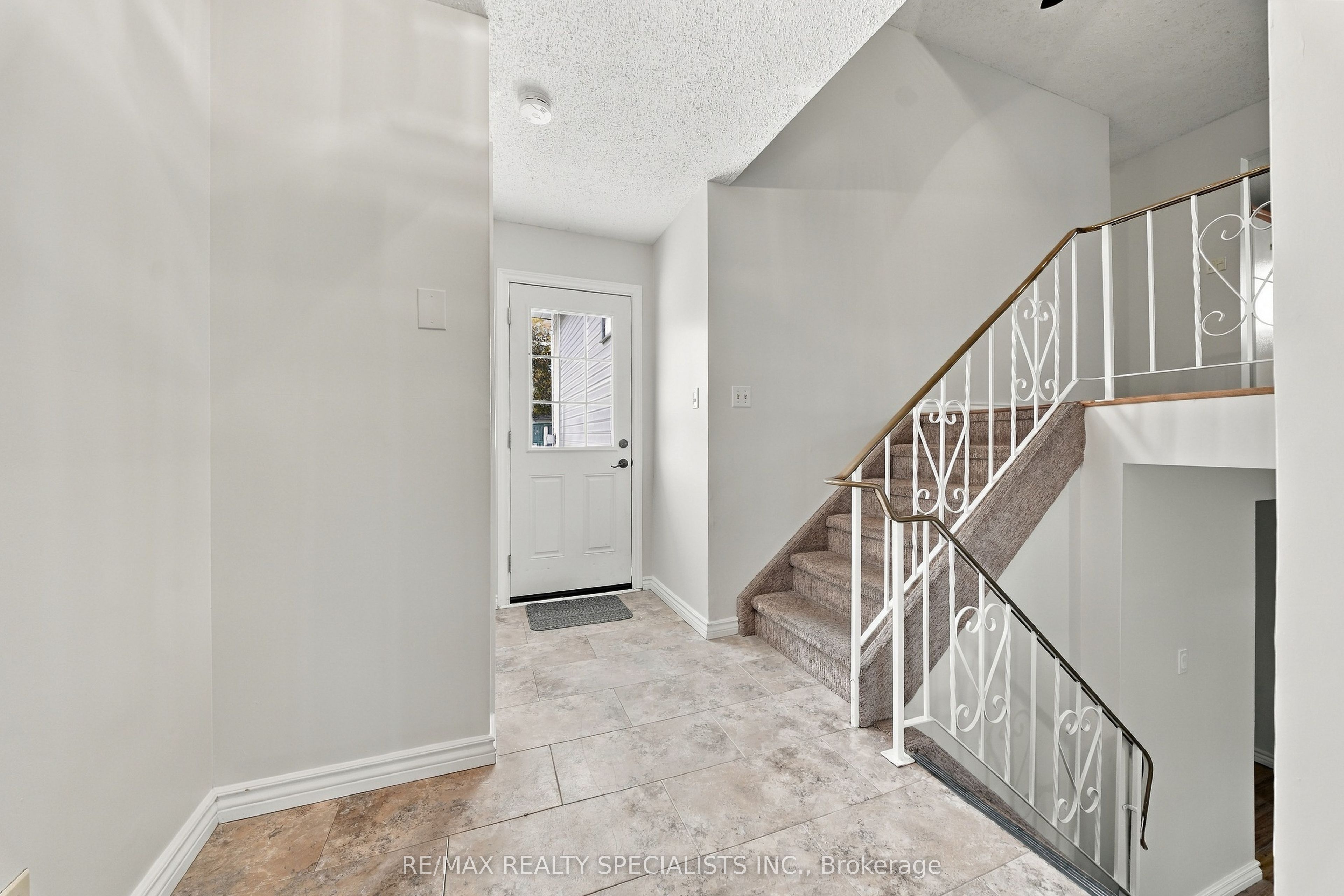 5 Van Alstine Drive Property Photo 7