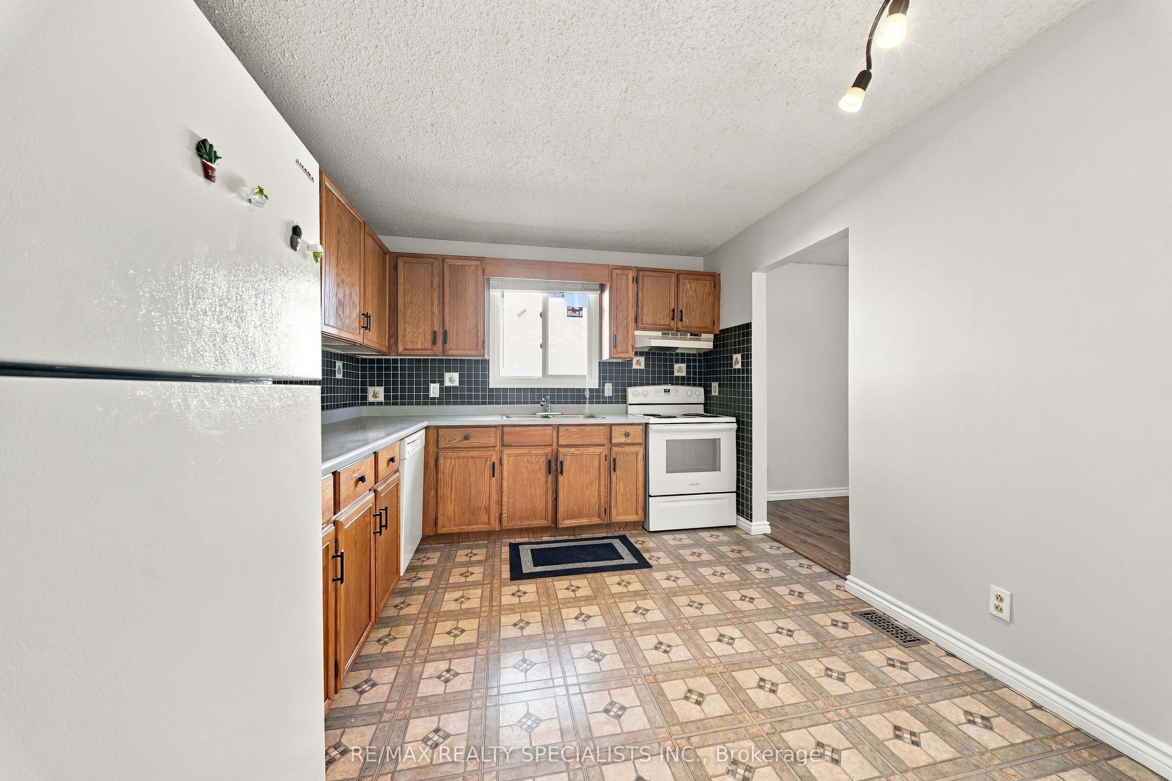 5 Van Alstine Drive Property Photo 14
