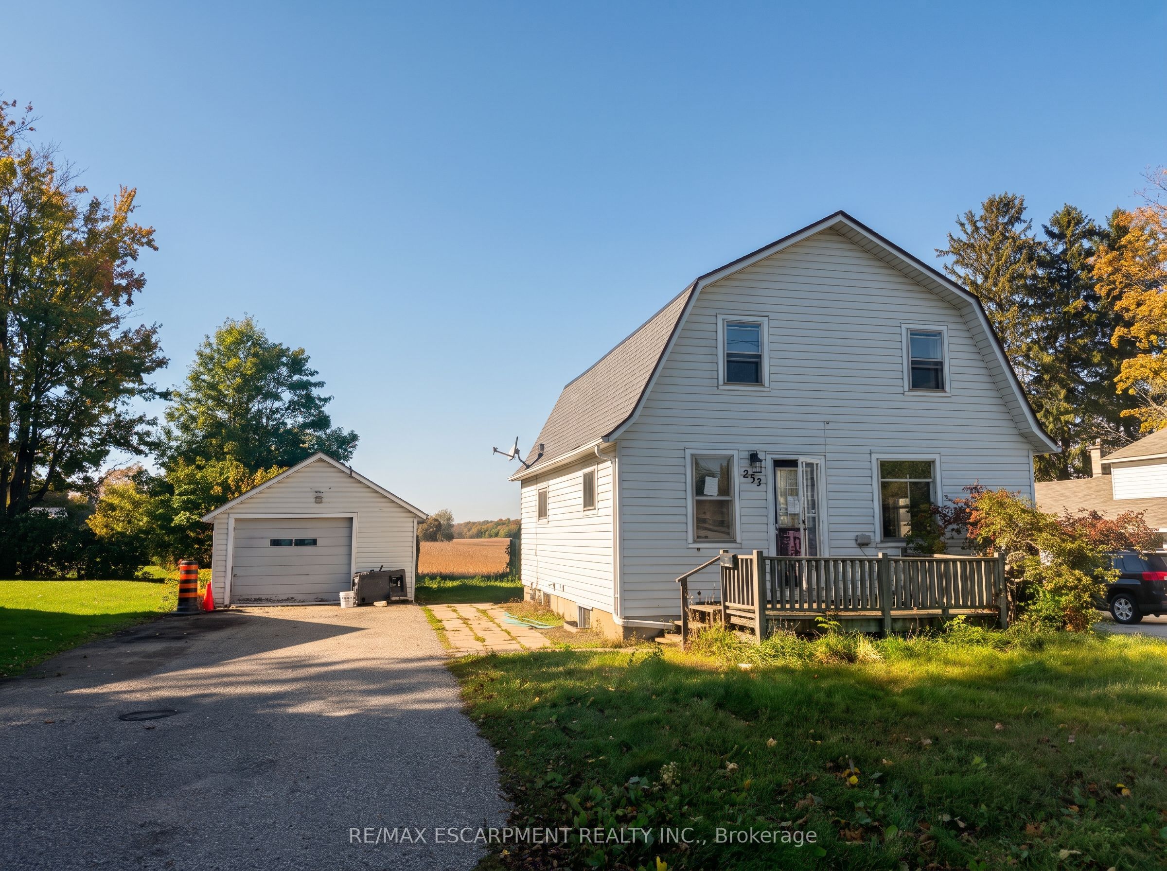 233 Talbot Street Property Photo 2