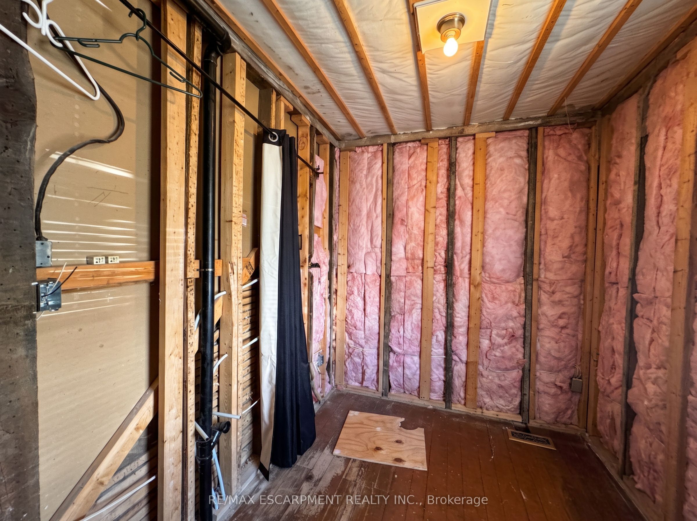 233 Talbot Street Property Photo 8