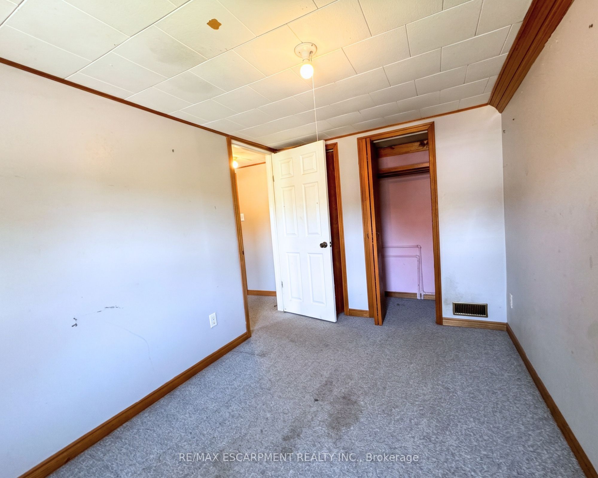 233 Talbot Street Property Photo 13