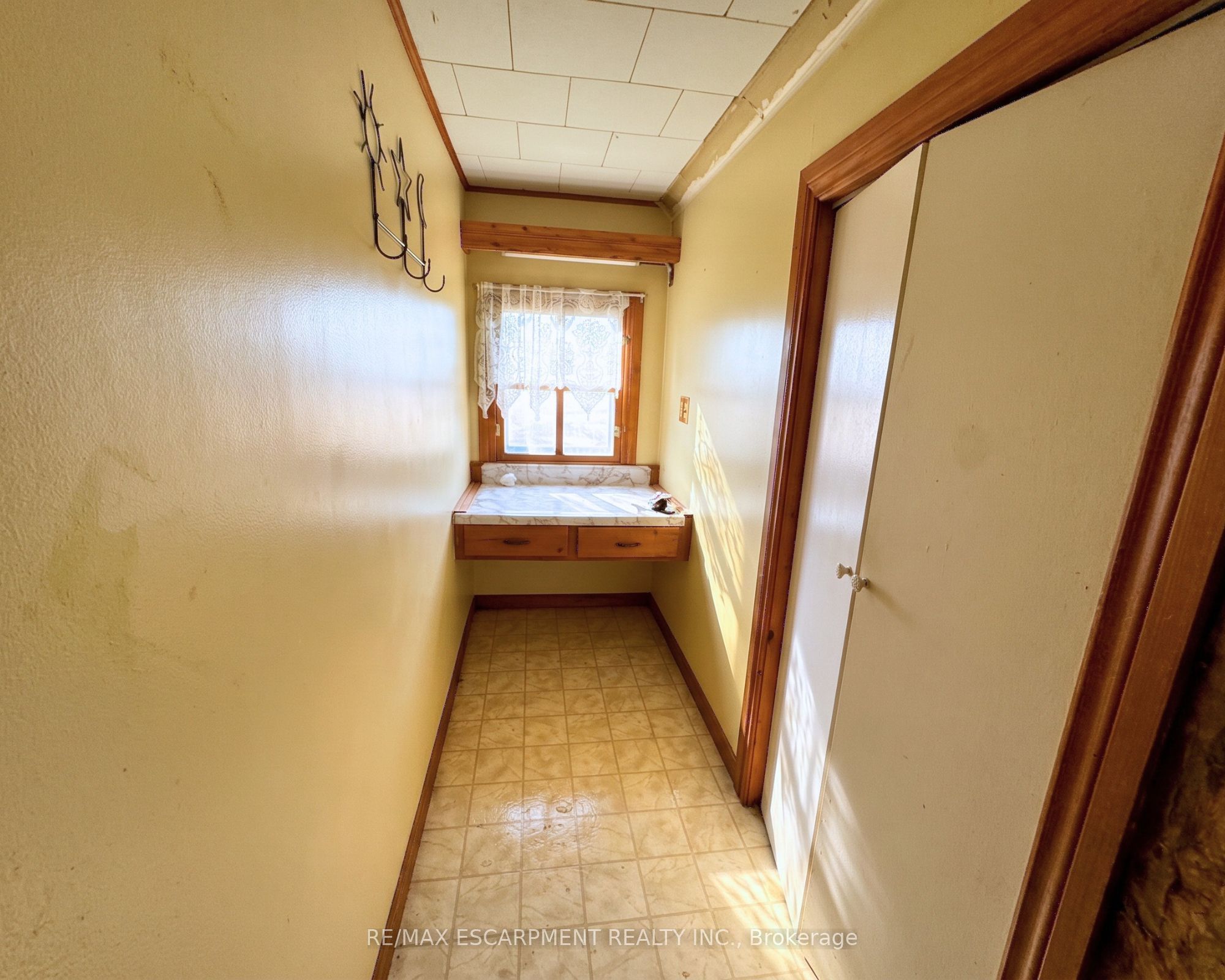 233 Talbot Street Property Photo 15