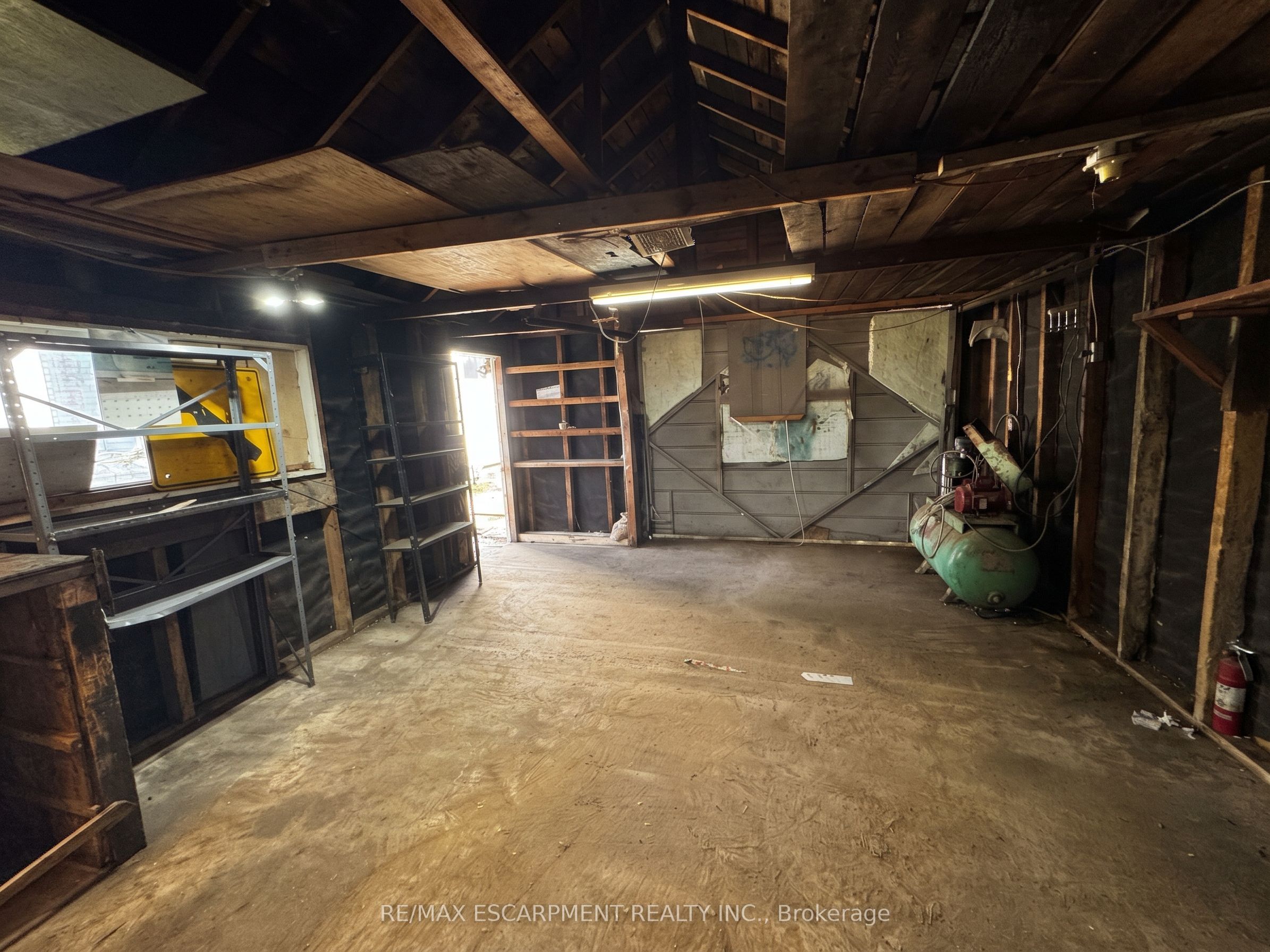 233 Talbot Street Property Photo 23