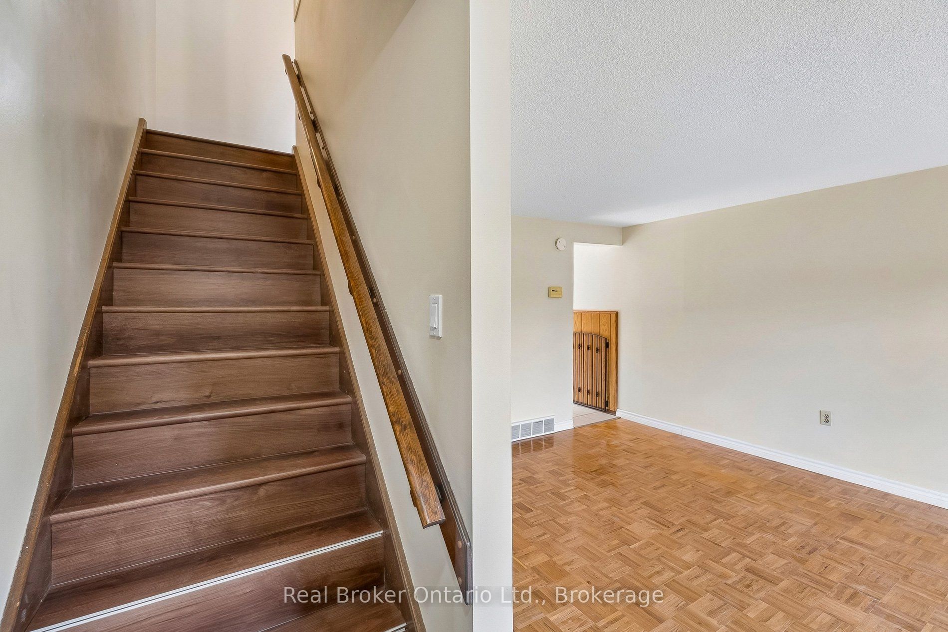 310 Linwell Road 1/2 Property Photo 6