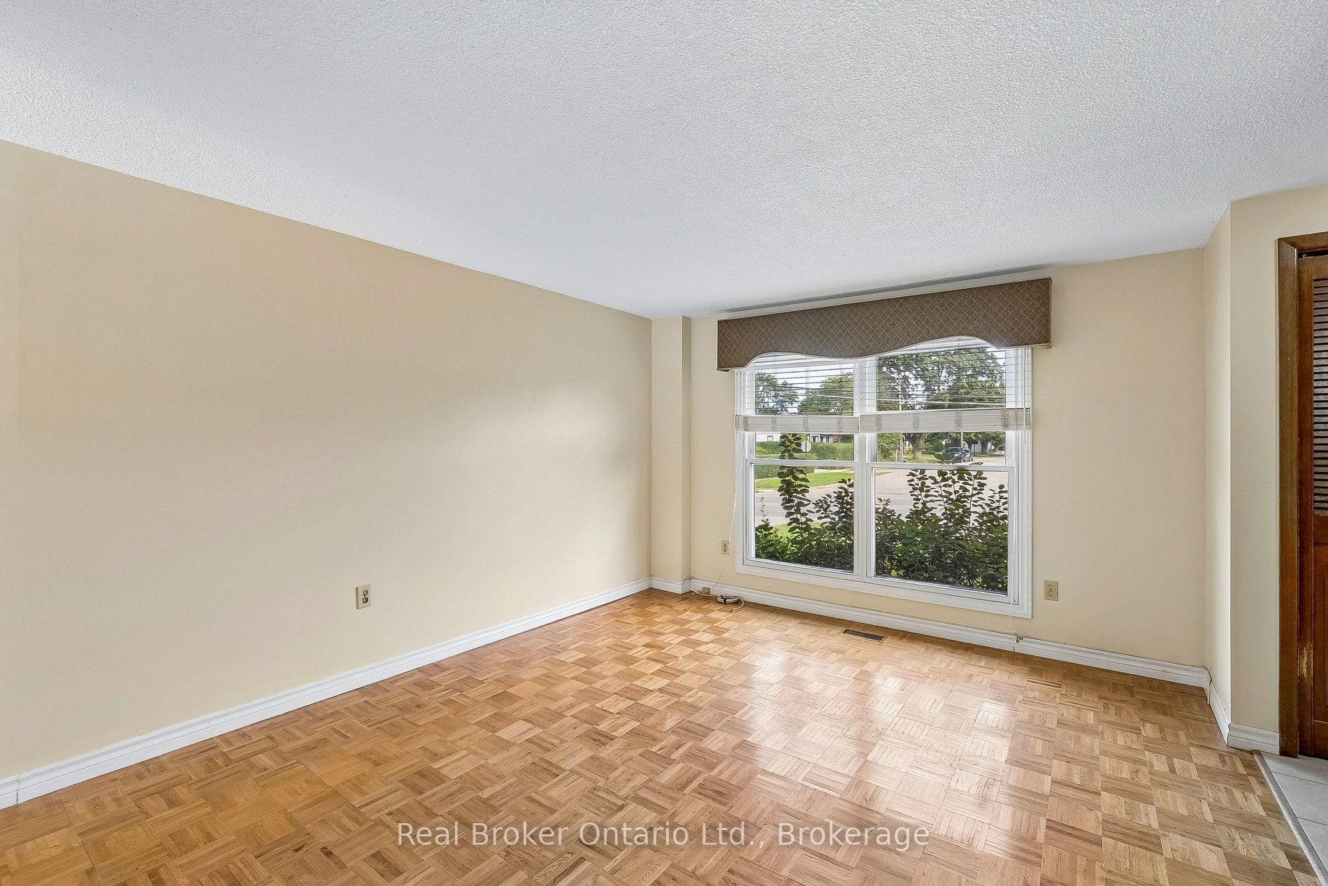 310 Linwell Road 1/2 Property Photo 11