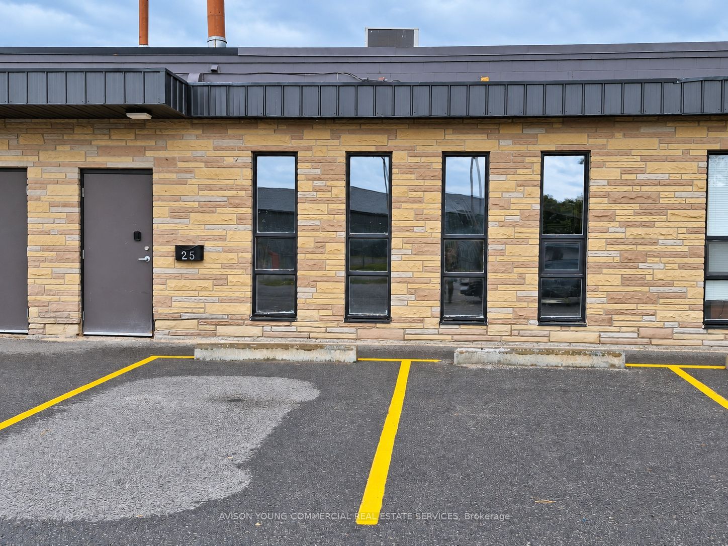 25 Capital Drive Property Photo 1