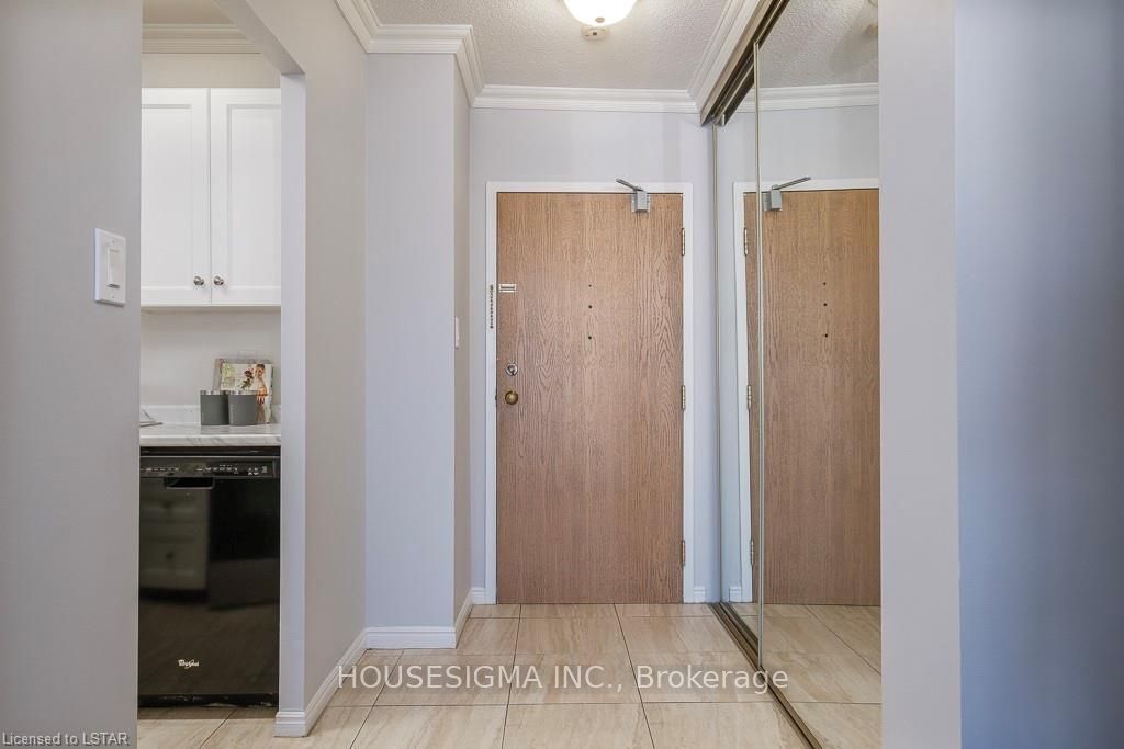 389 Dundas Street 2206 Property Photo 5