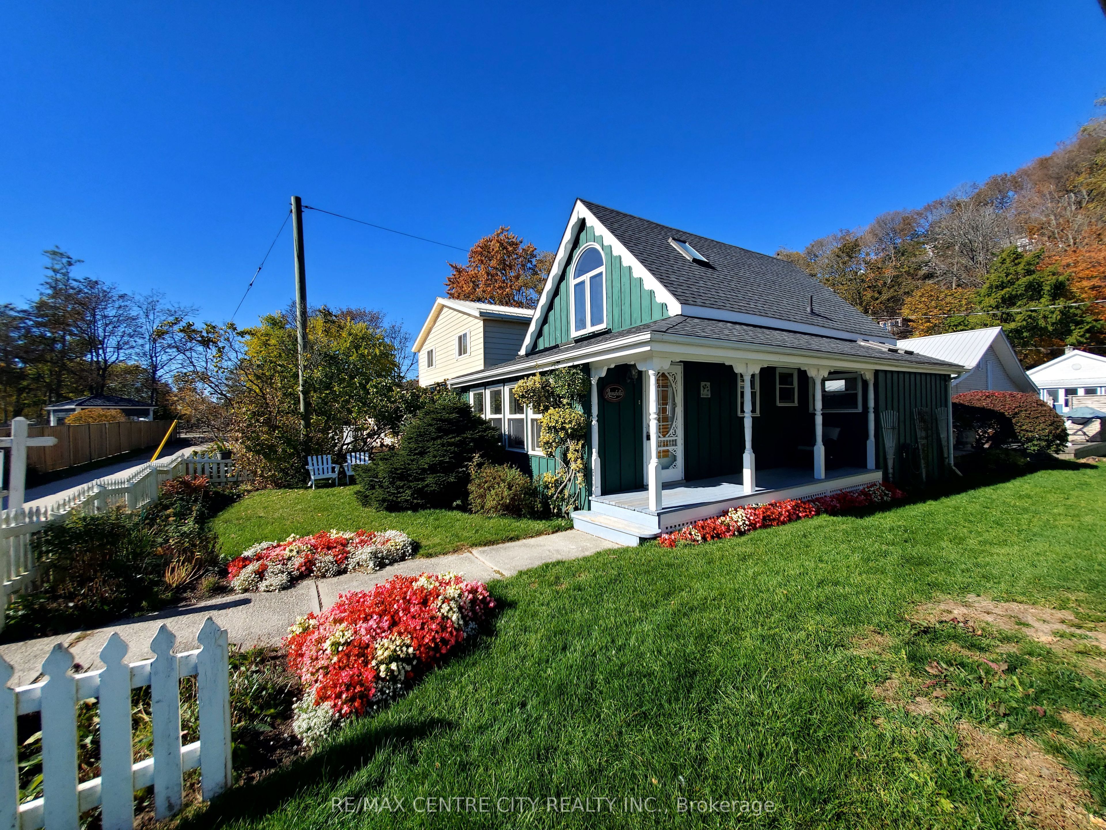 347 Fourth Street Property Photo 2