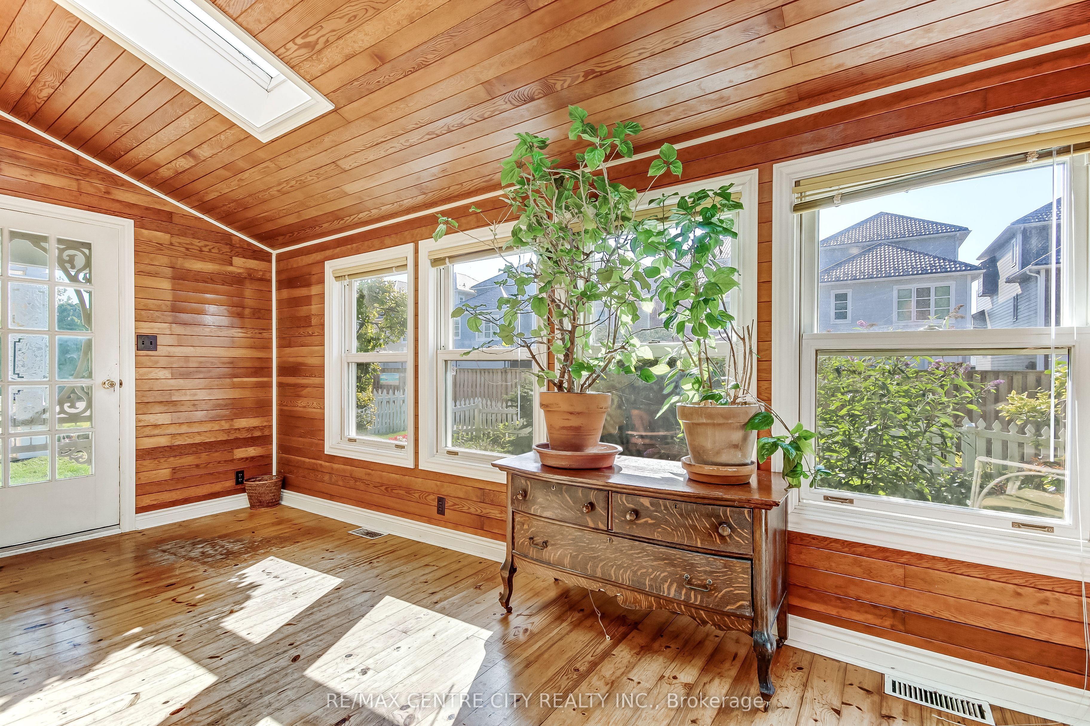 347 Fourth Street Property Photo 3