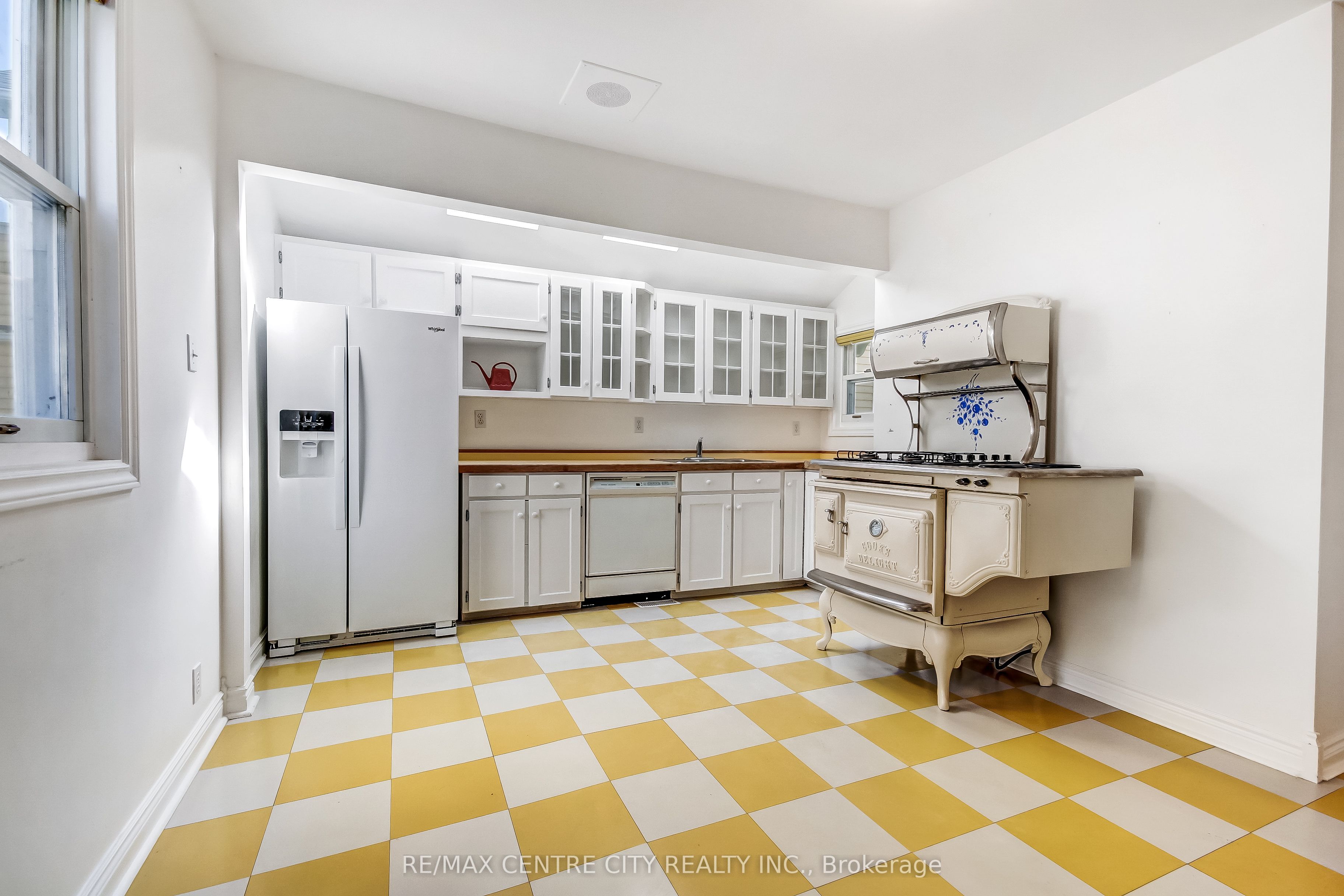 347 Fourth Street Property Photo 10