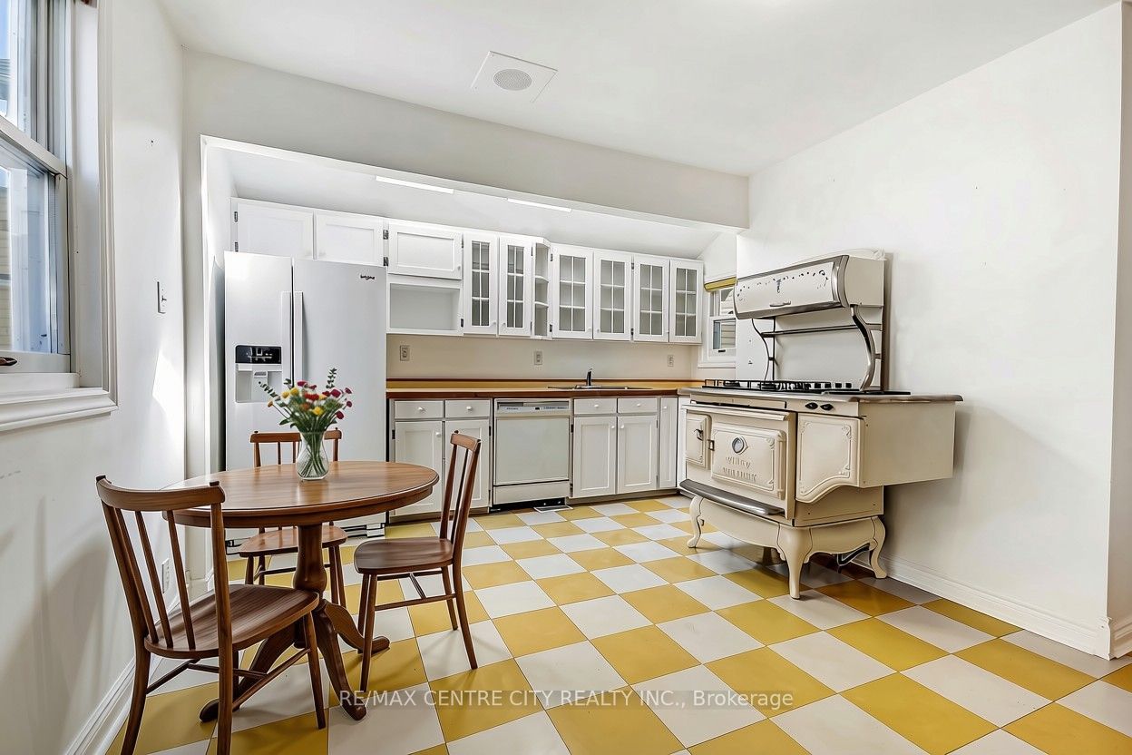 347 Fourth Street Property Photo 11