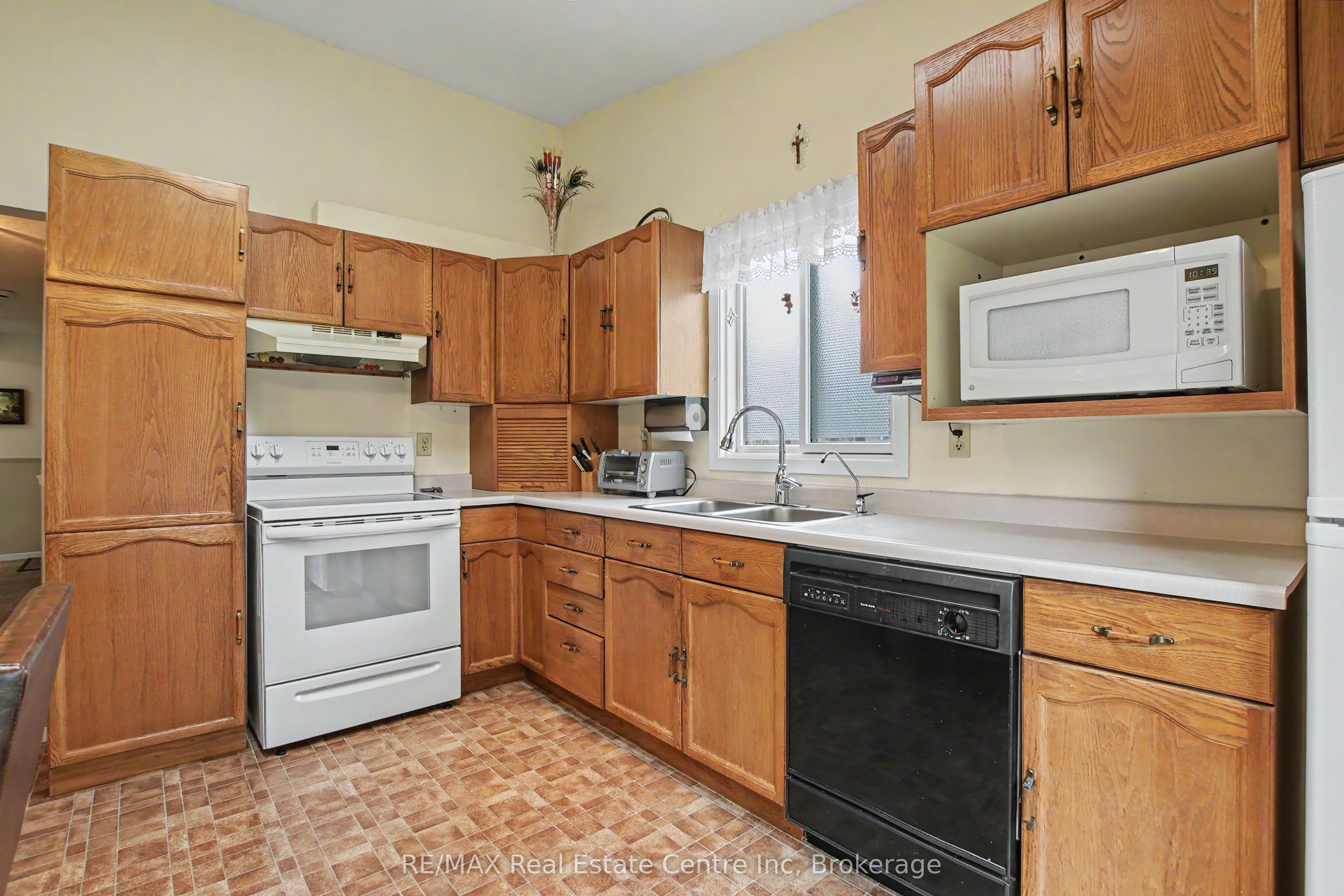 78 Rolling Meadows Drive Property Photo 13