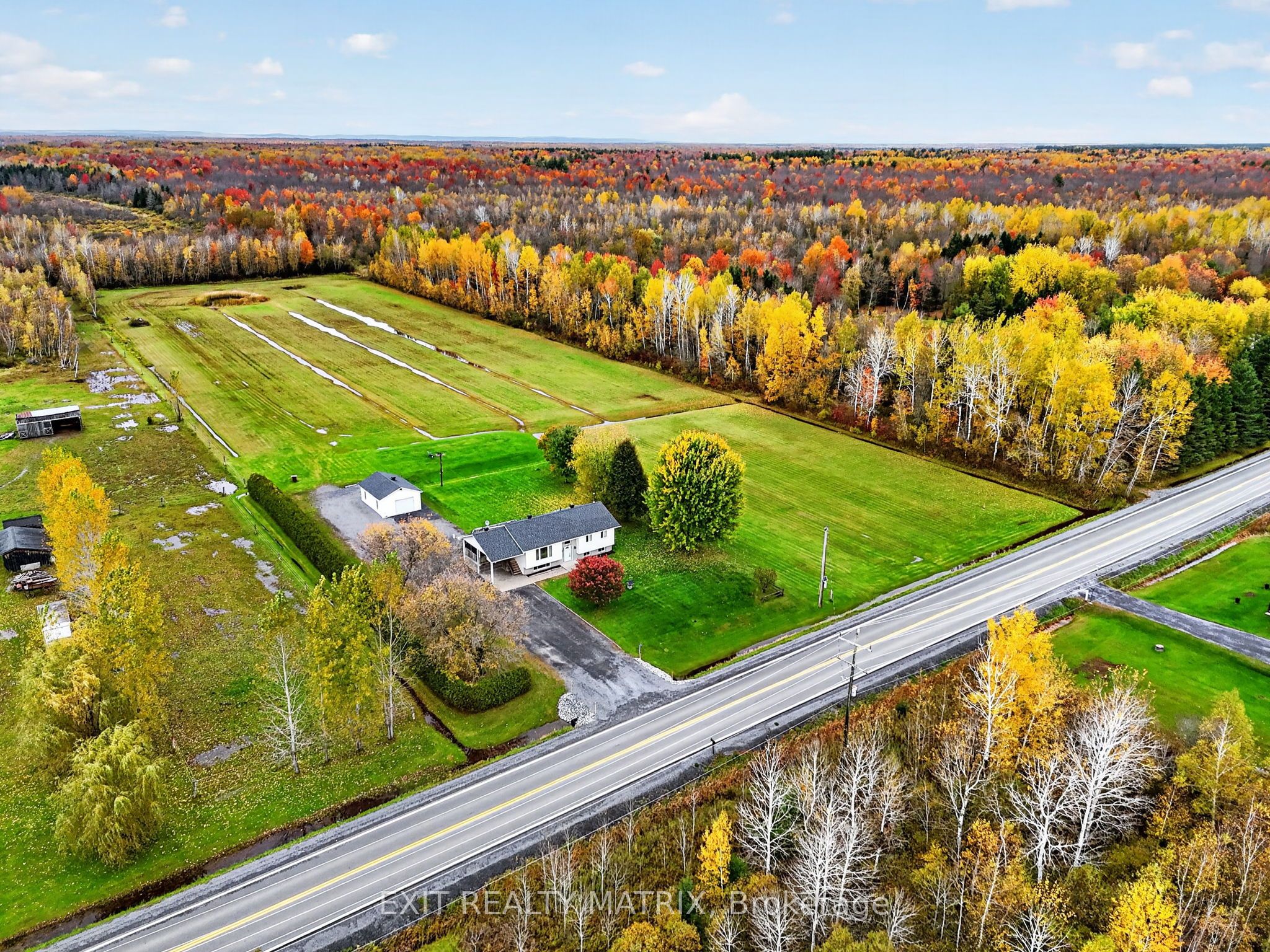 2871 Russland Road Property Photo 1
