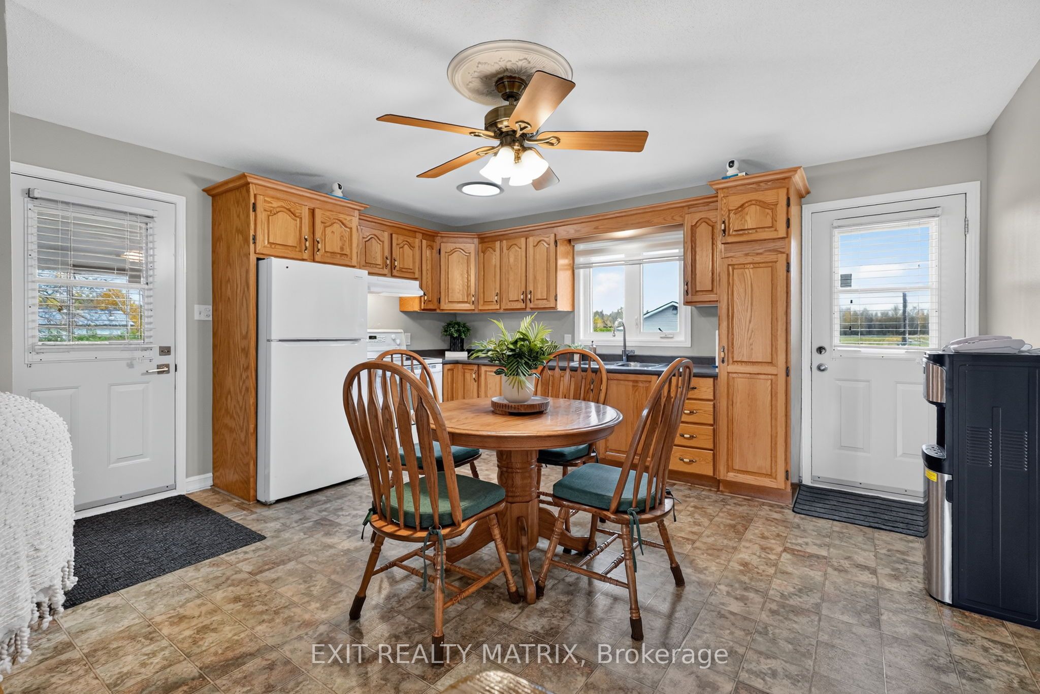 2871 Russland Road Property Photo 13