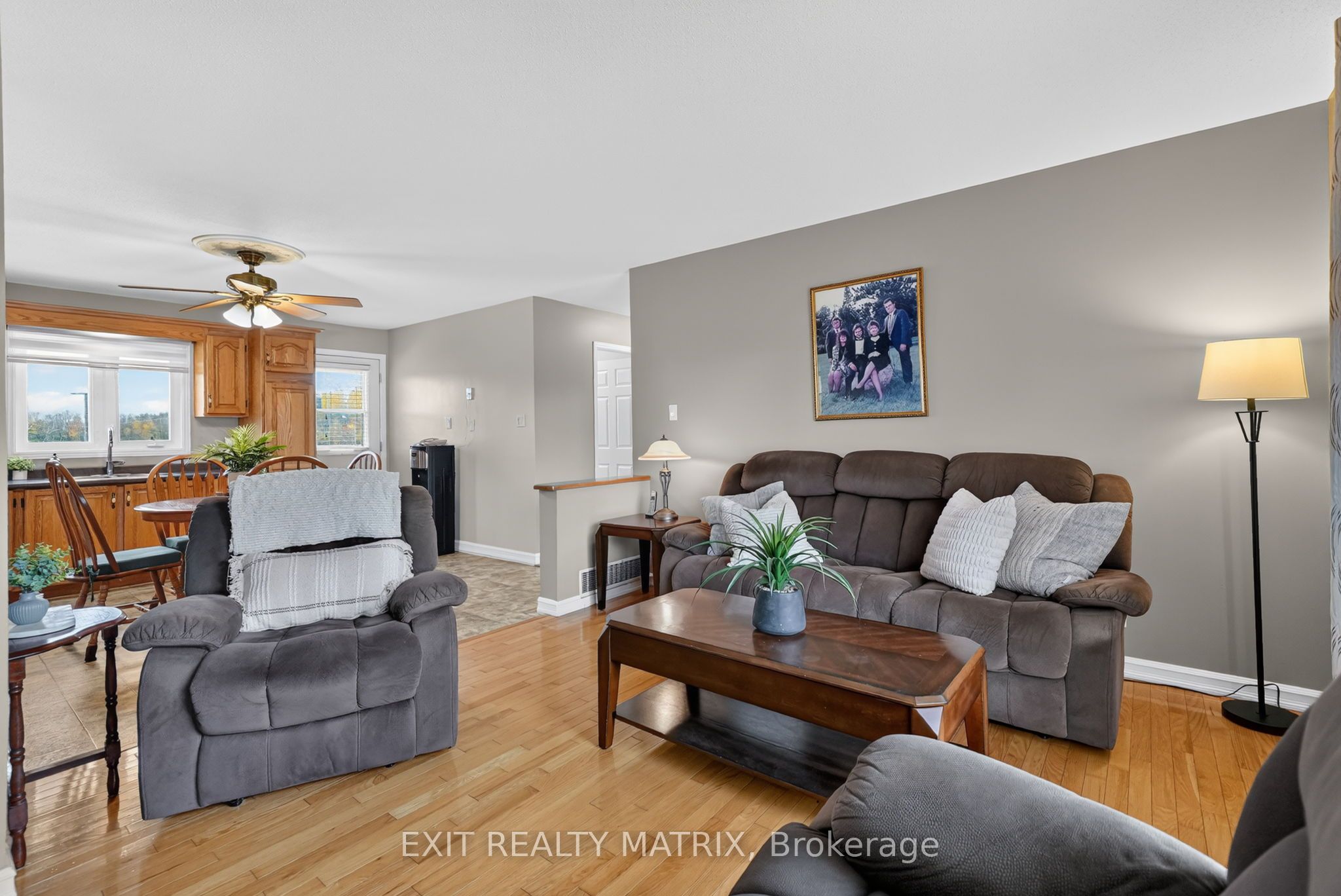 2871 Russland Road Property Photo 17