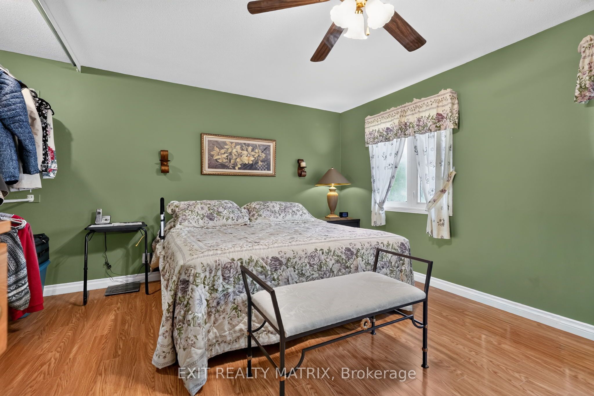 2871 Russland Road Property Photo 20