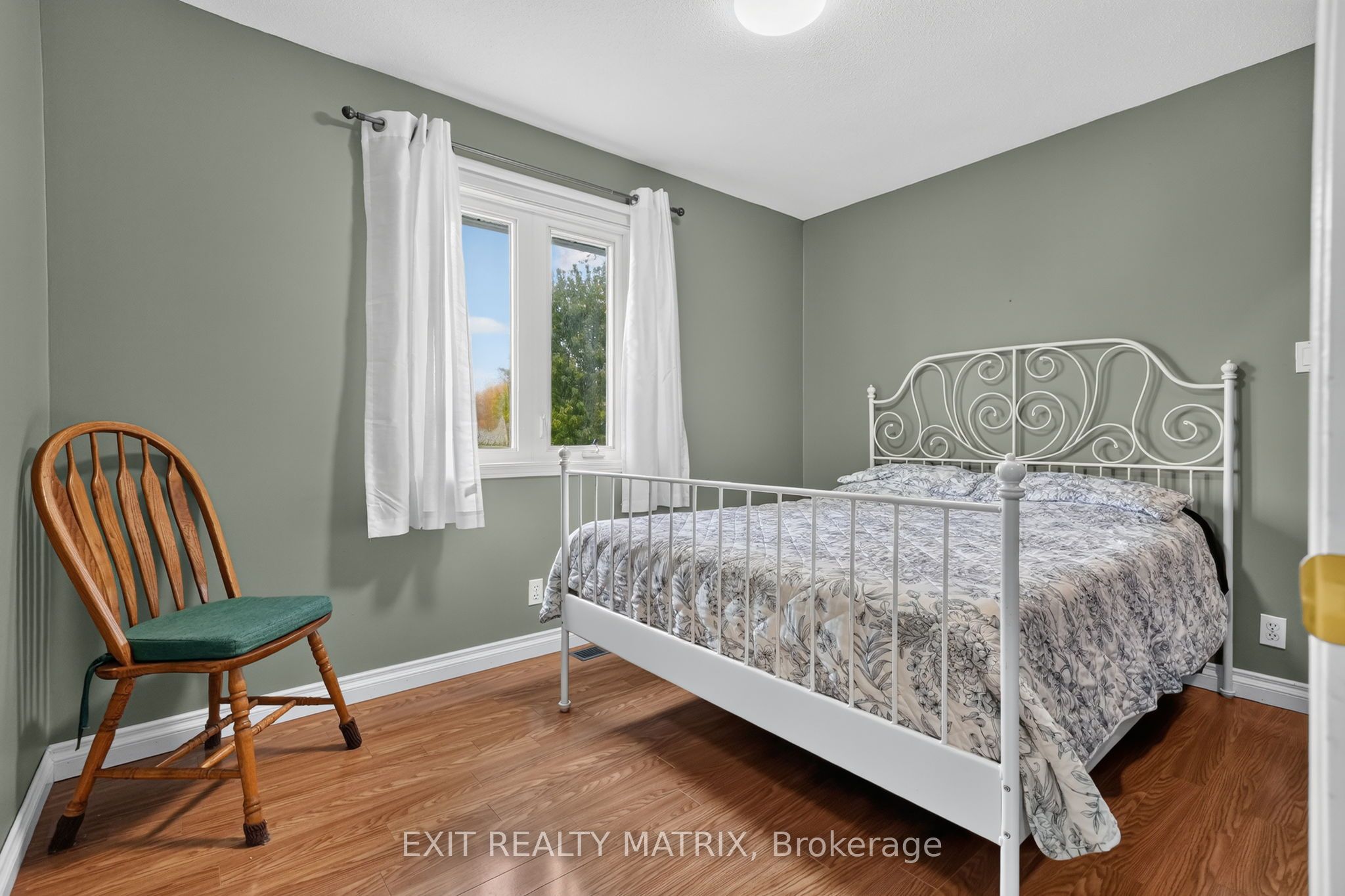 2871 Russland Road Property Photo 21