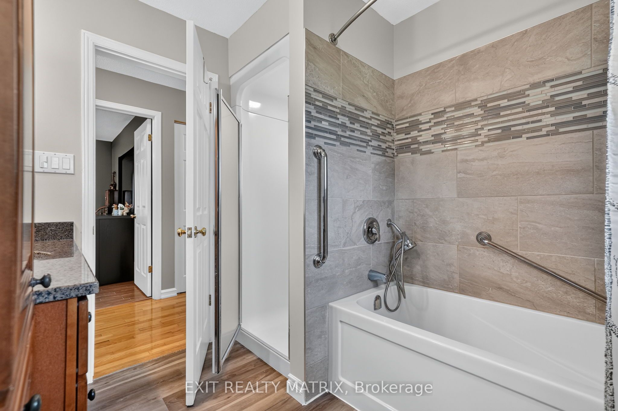 2871 Russland Road Property Photo 23