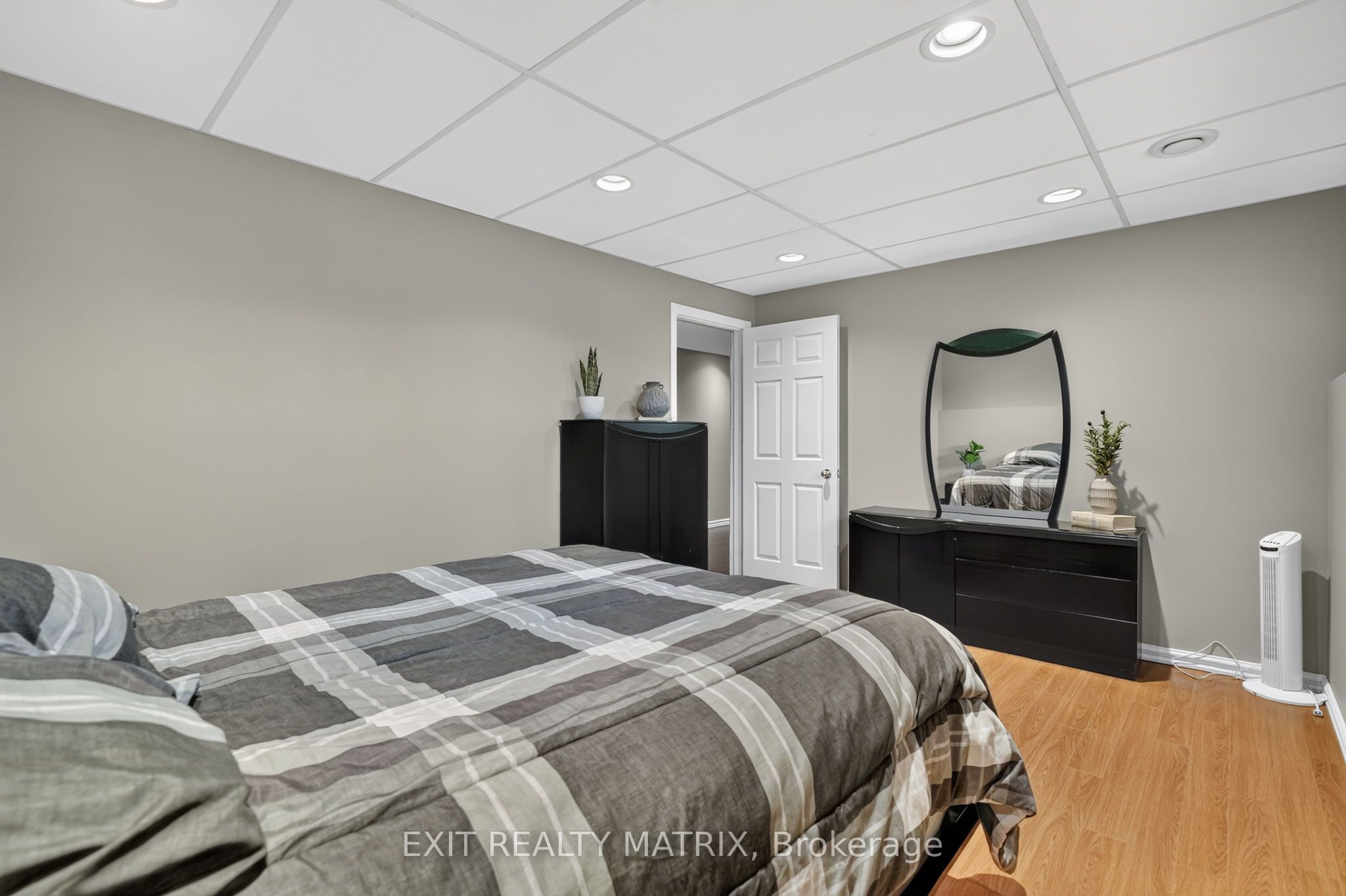 2871 Russland Road Property Photo 26