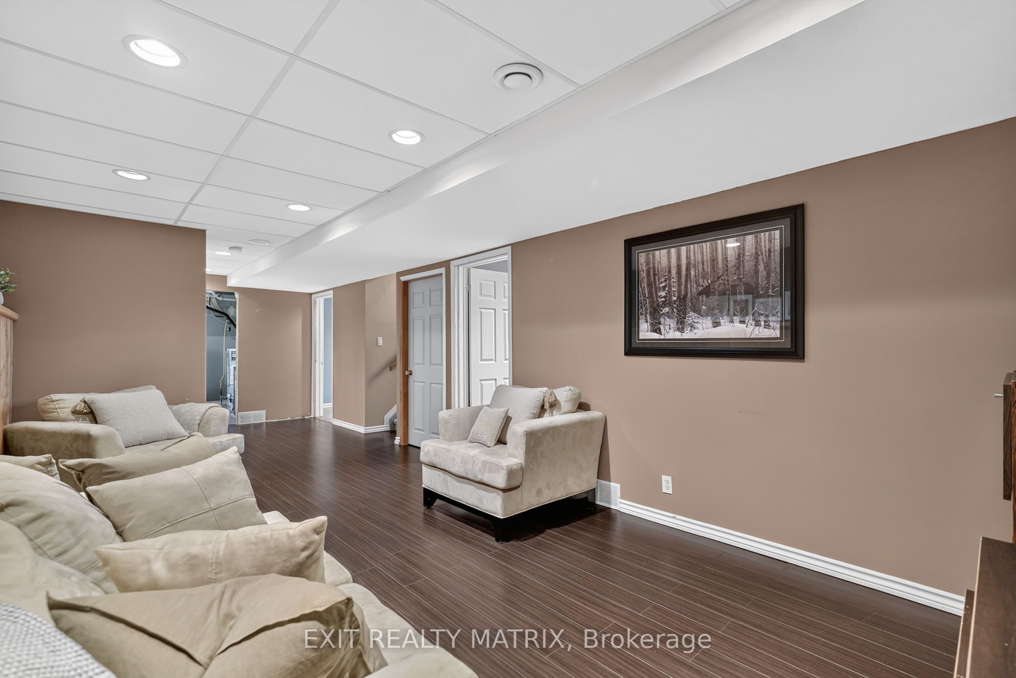 2871 Russland Road Property Photo 28