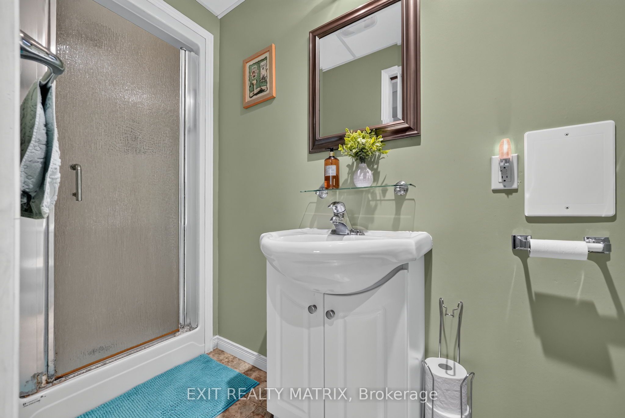 2871 Russland Road Property Photo 29