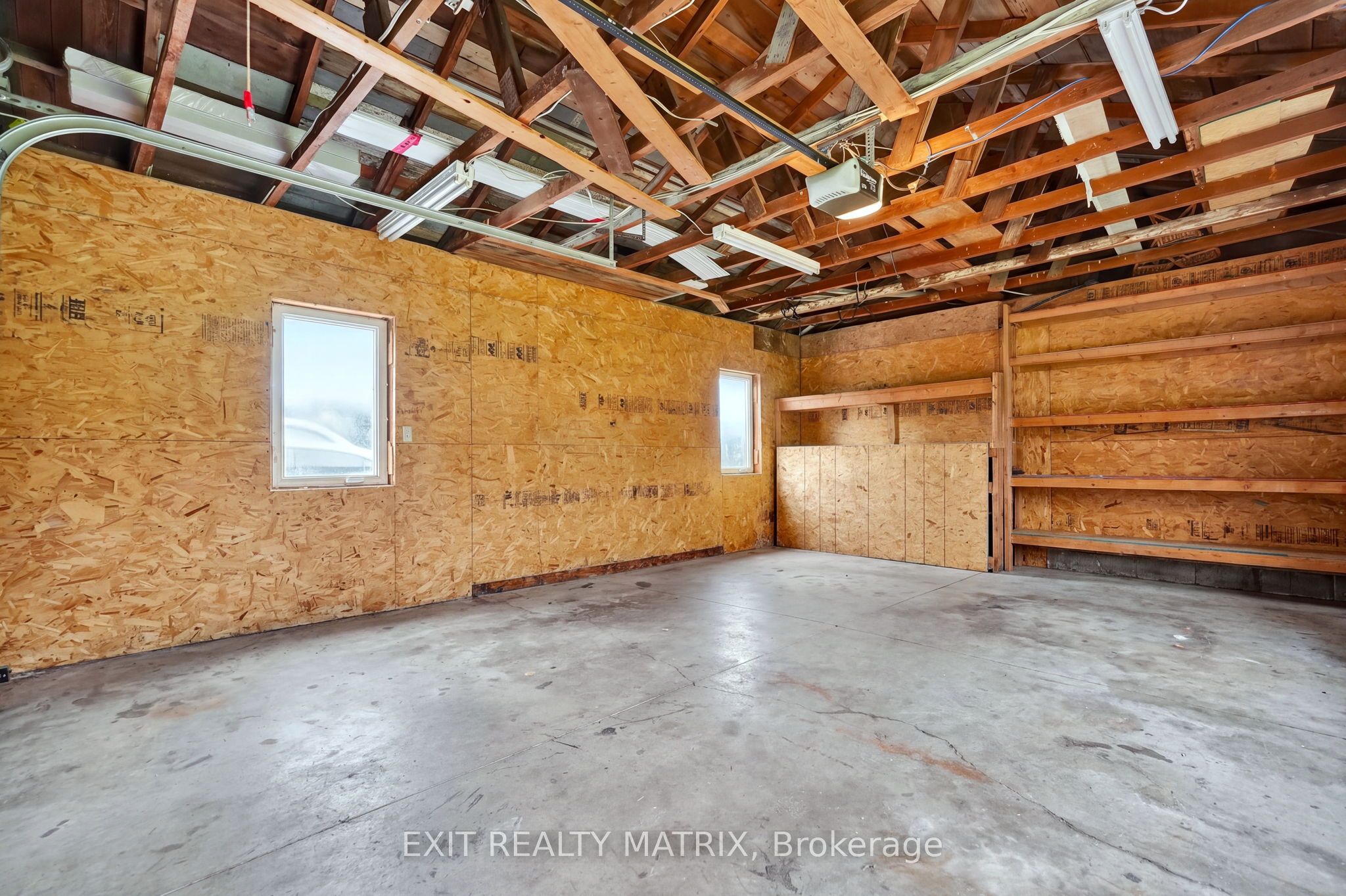 2871 Russland Road Property Photo 31