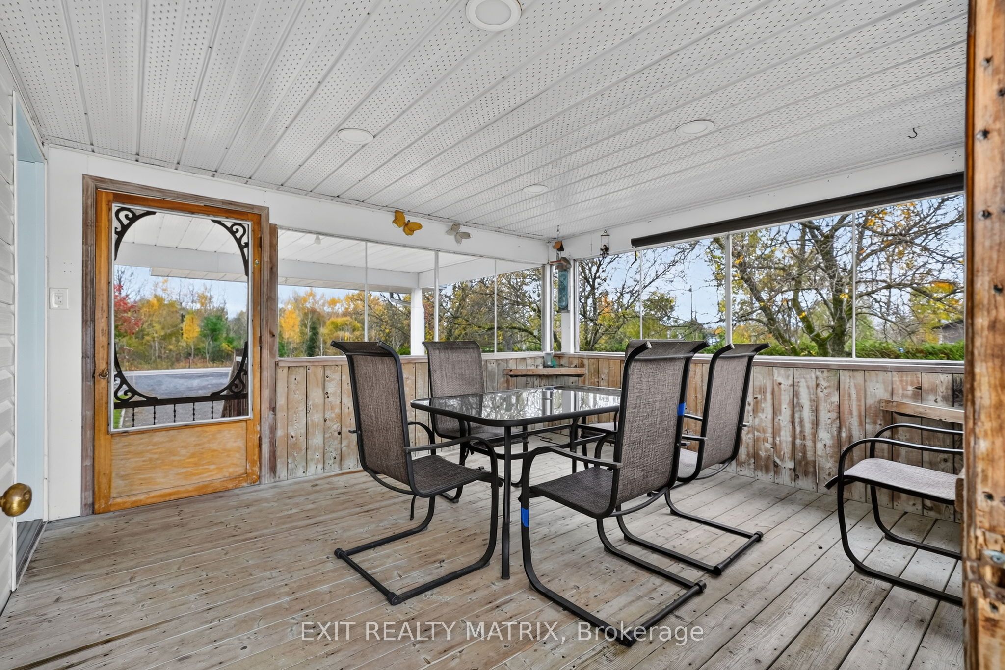 2871 Russland Road Property Photo 32