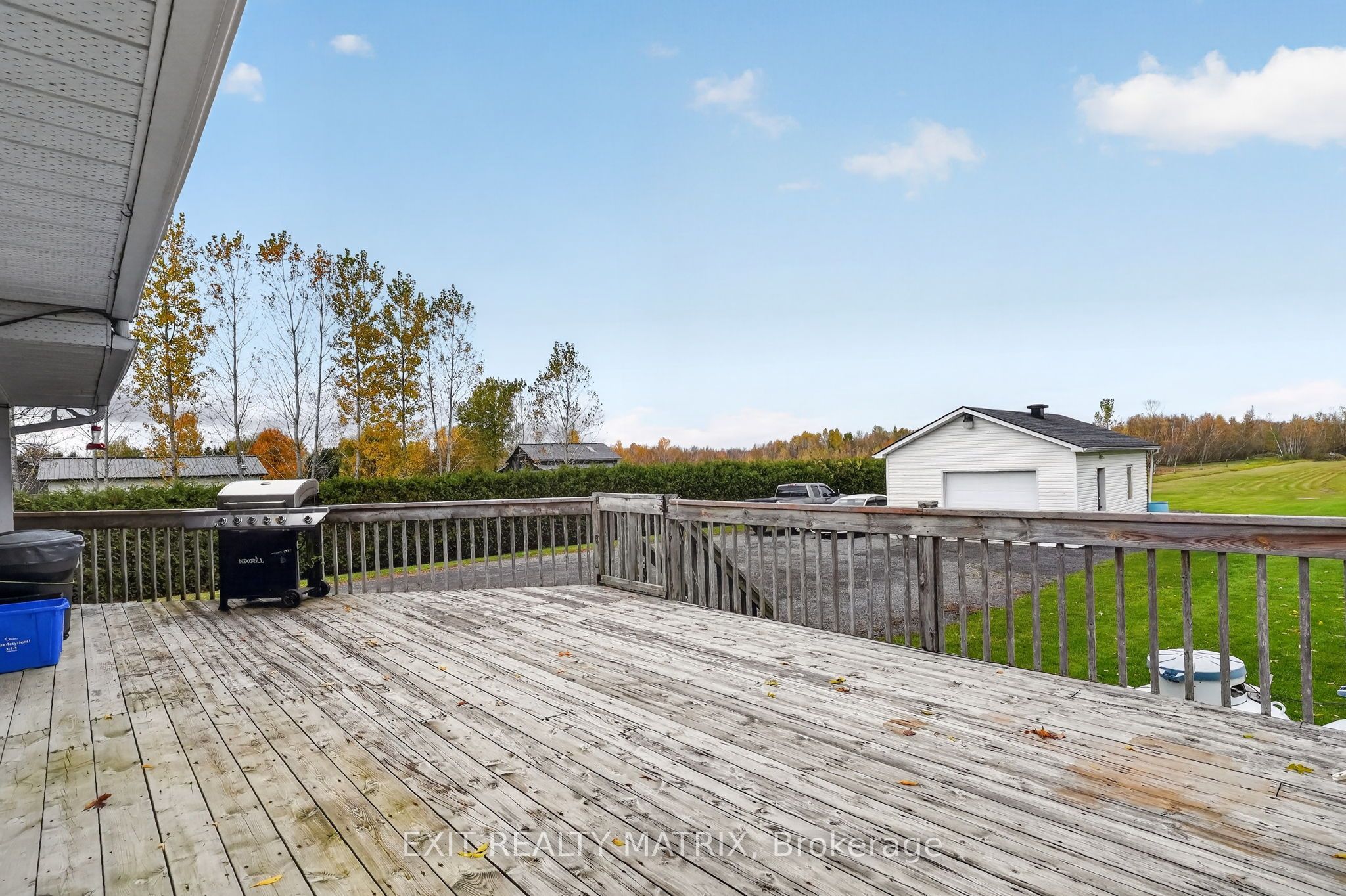2871 Russland Road Property Photo 33