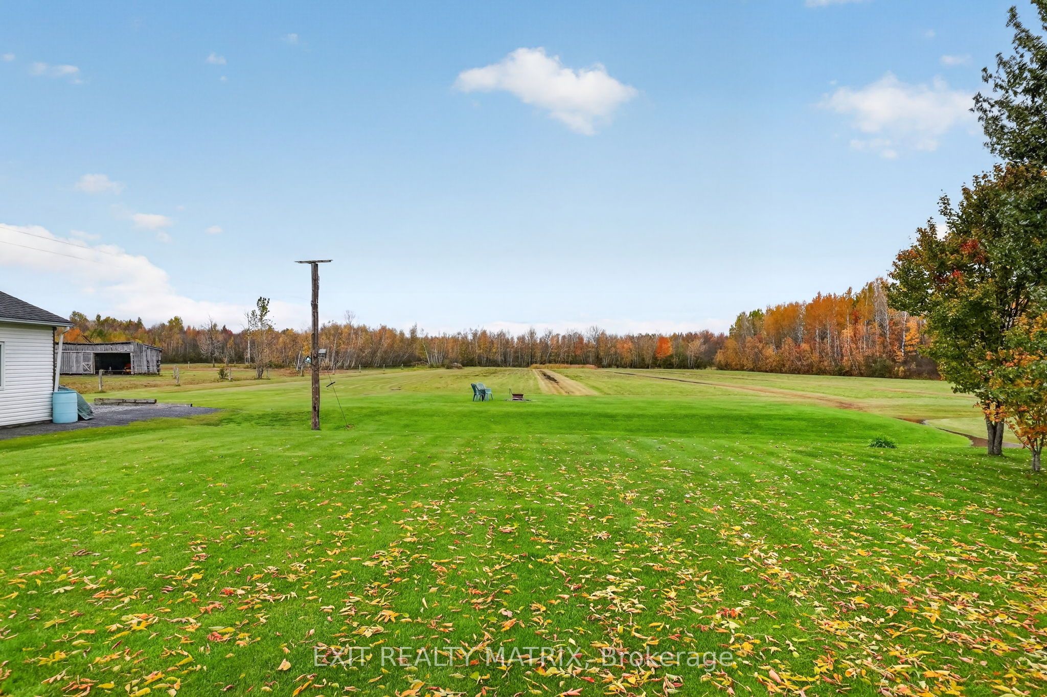 2871 Russland Road Property Photo 34