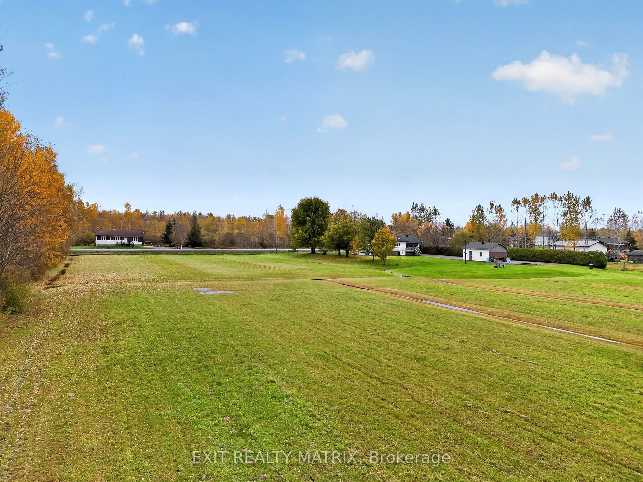 2871 Russland Road Property Photo 37