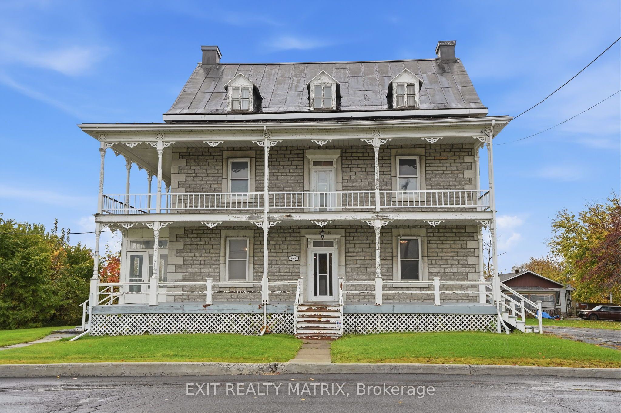 425 Water Street E Property Photo 1