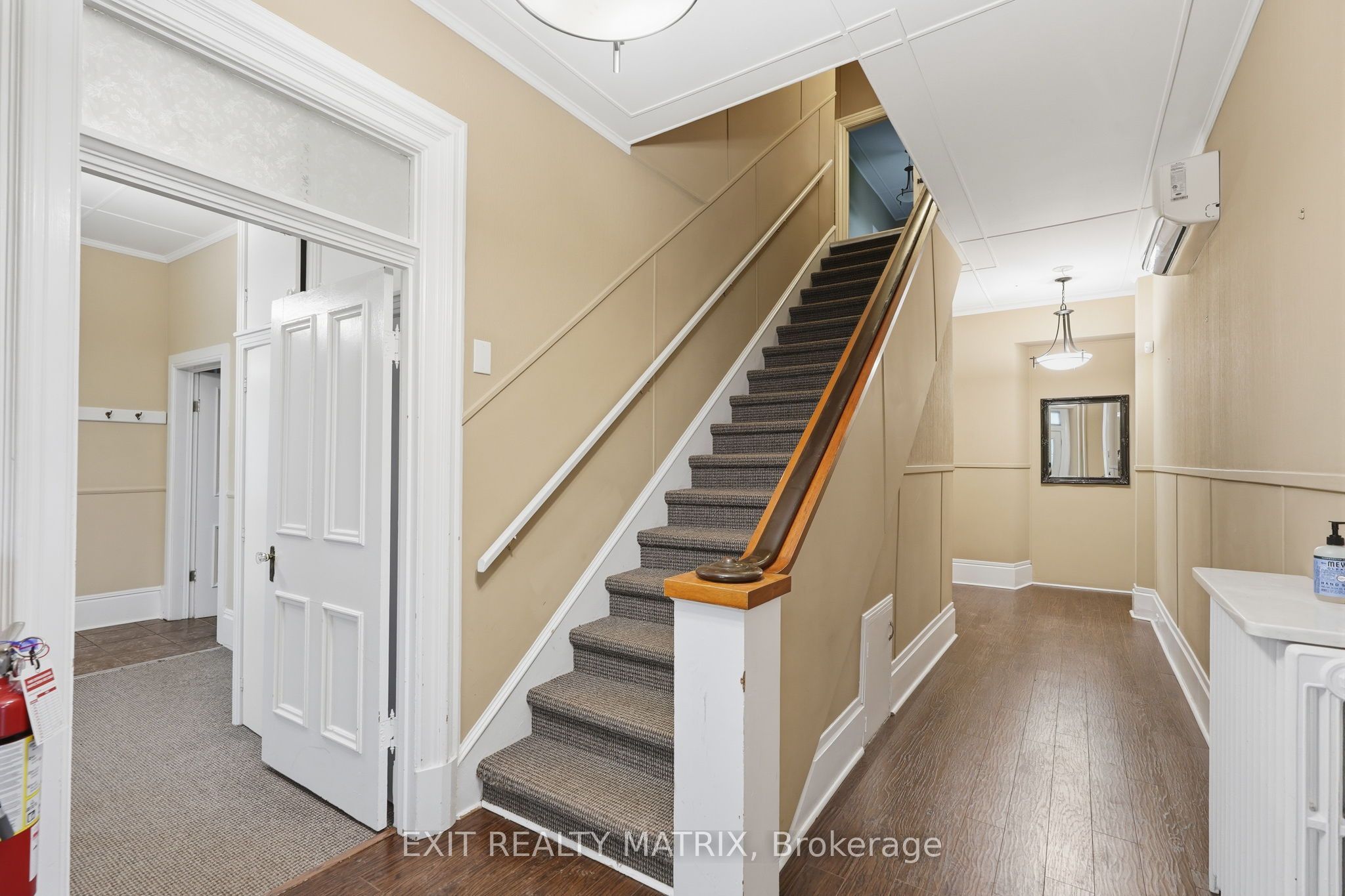 425 Water Street E Property Photo 3