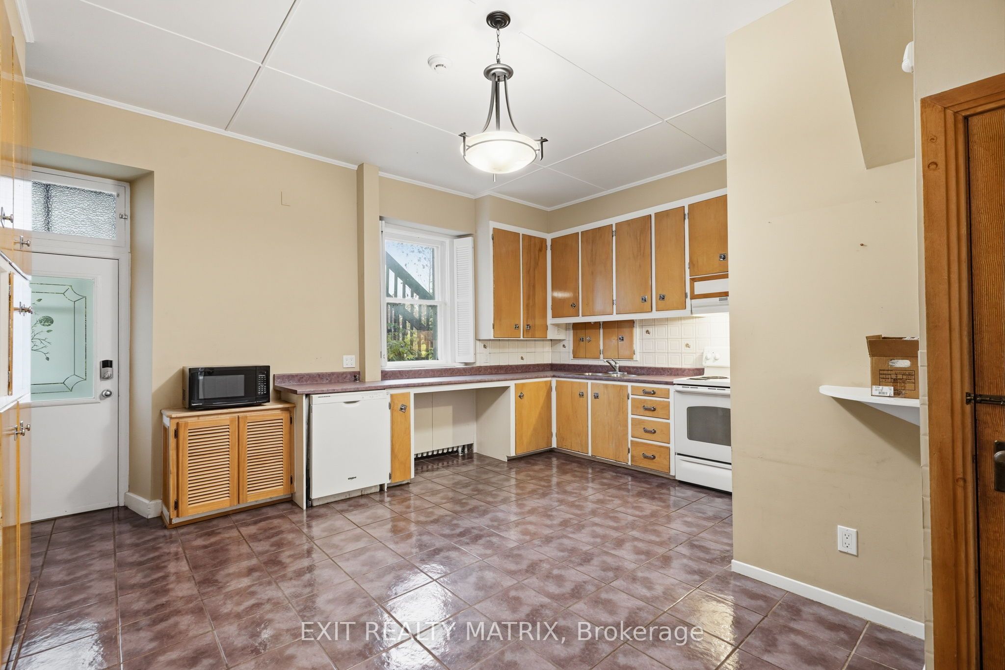 425 Water Street E Property Photo 10