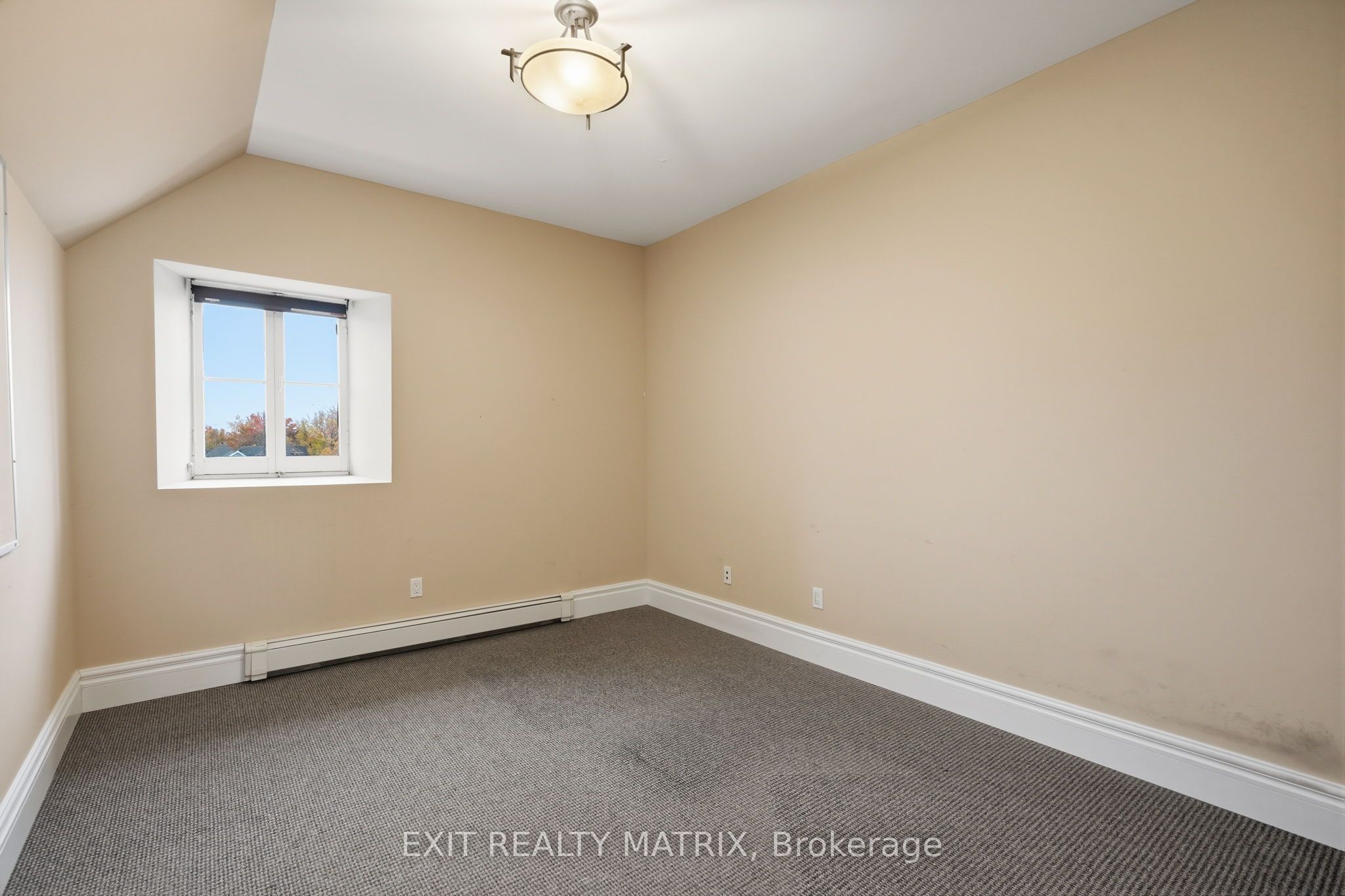 425 Water Street E Property Photo 27