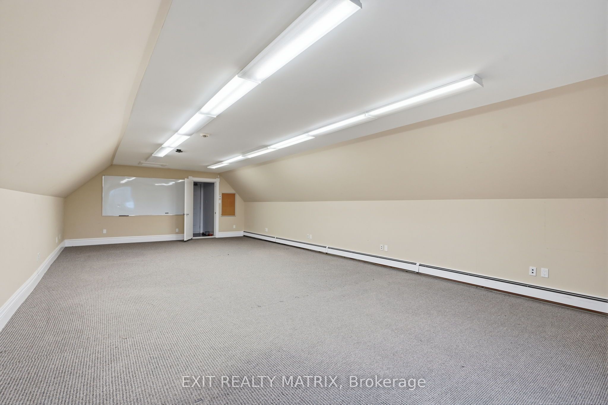 425 Water Street E Property Photo 32