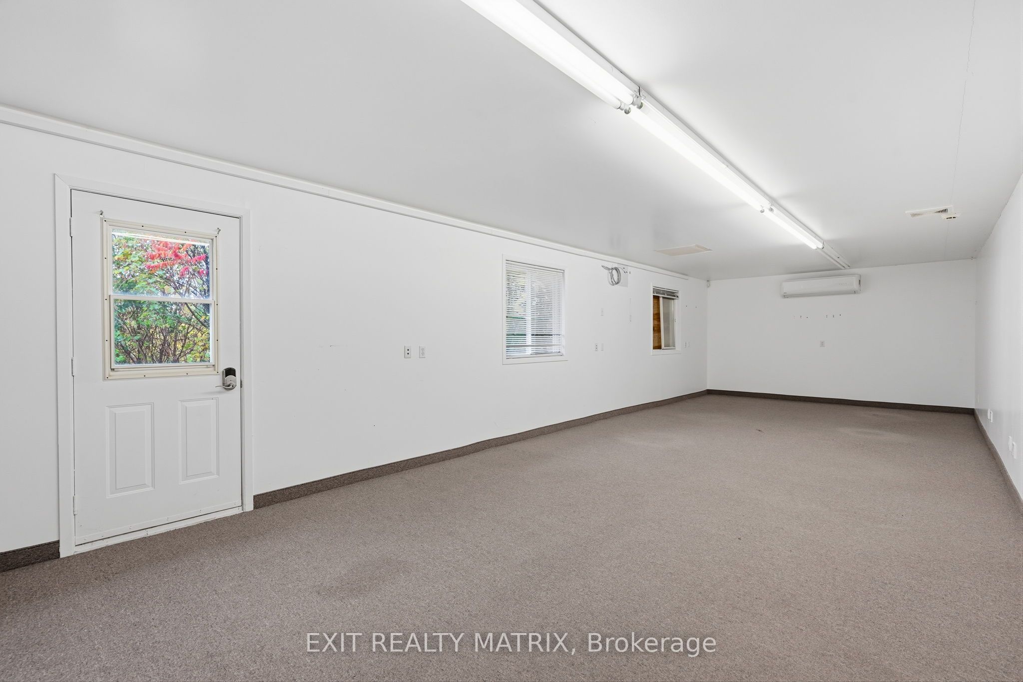 425 Water Street E Property Photo 35