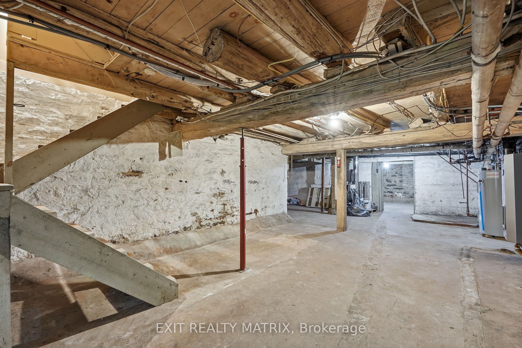 425 Water Street E Property Photo 37