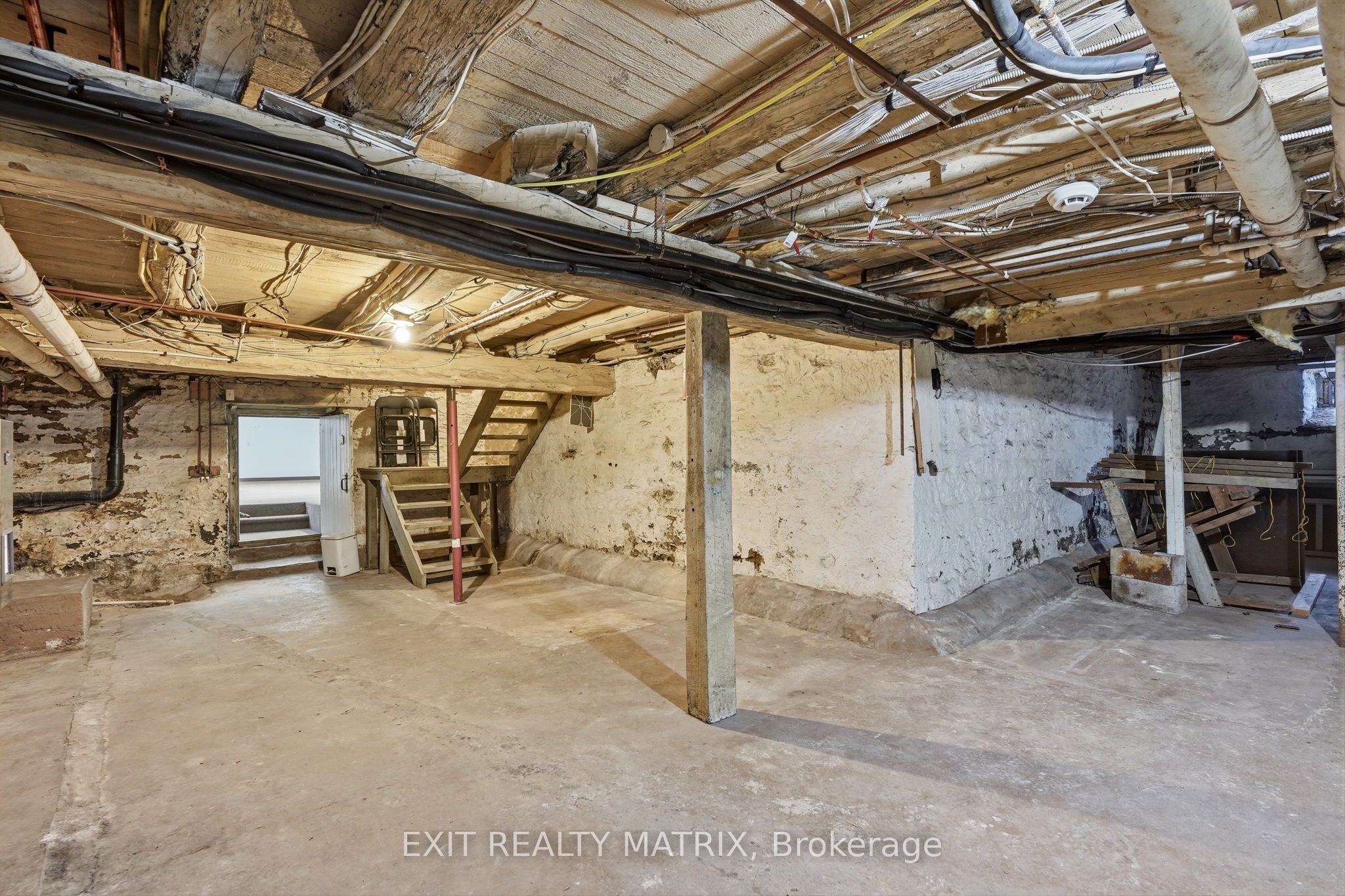 425 Water Street E Property Photo 38