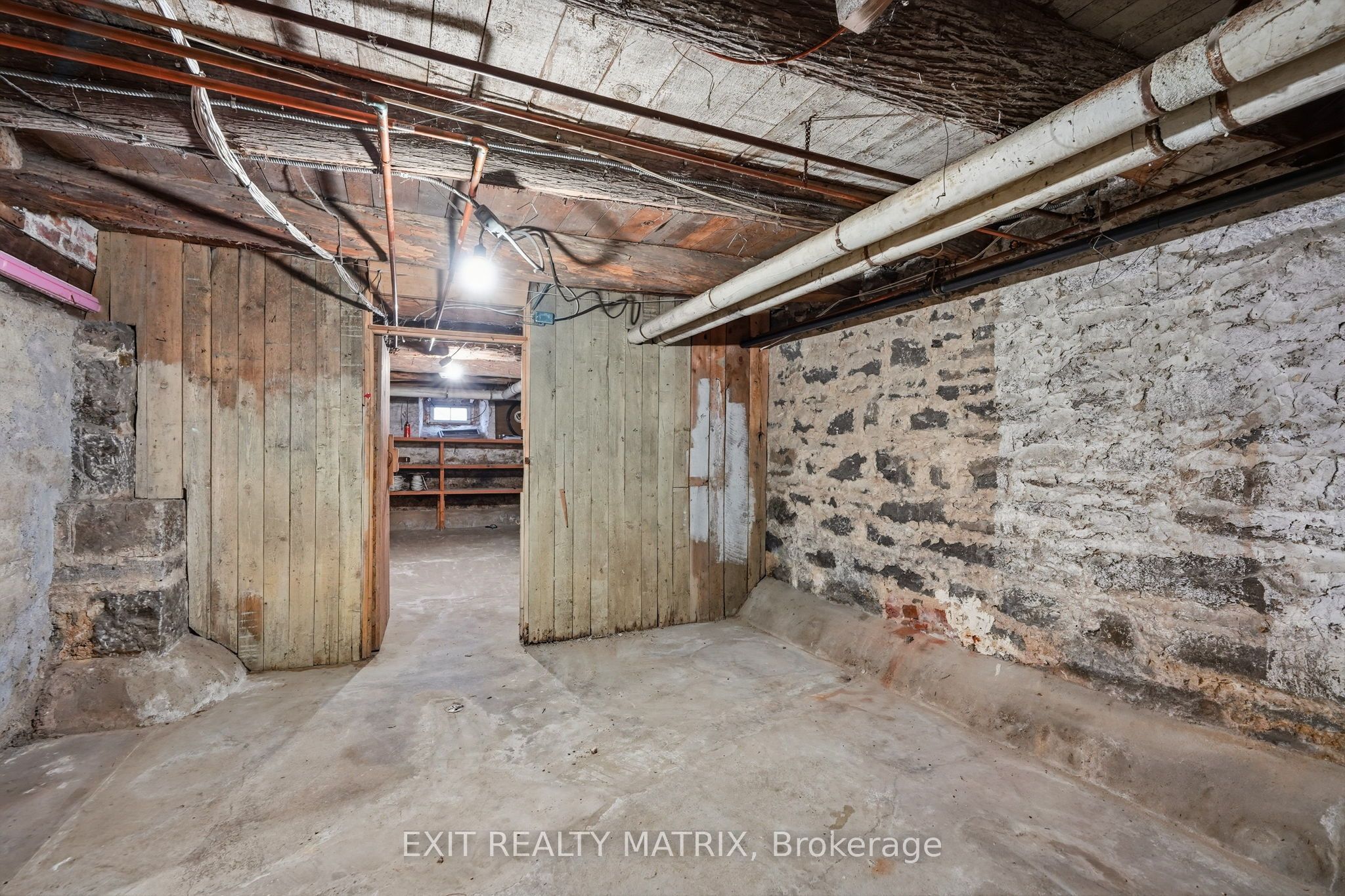 425 Water Street E Property Photo 39