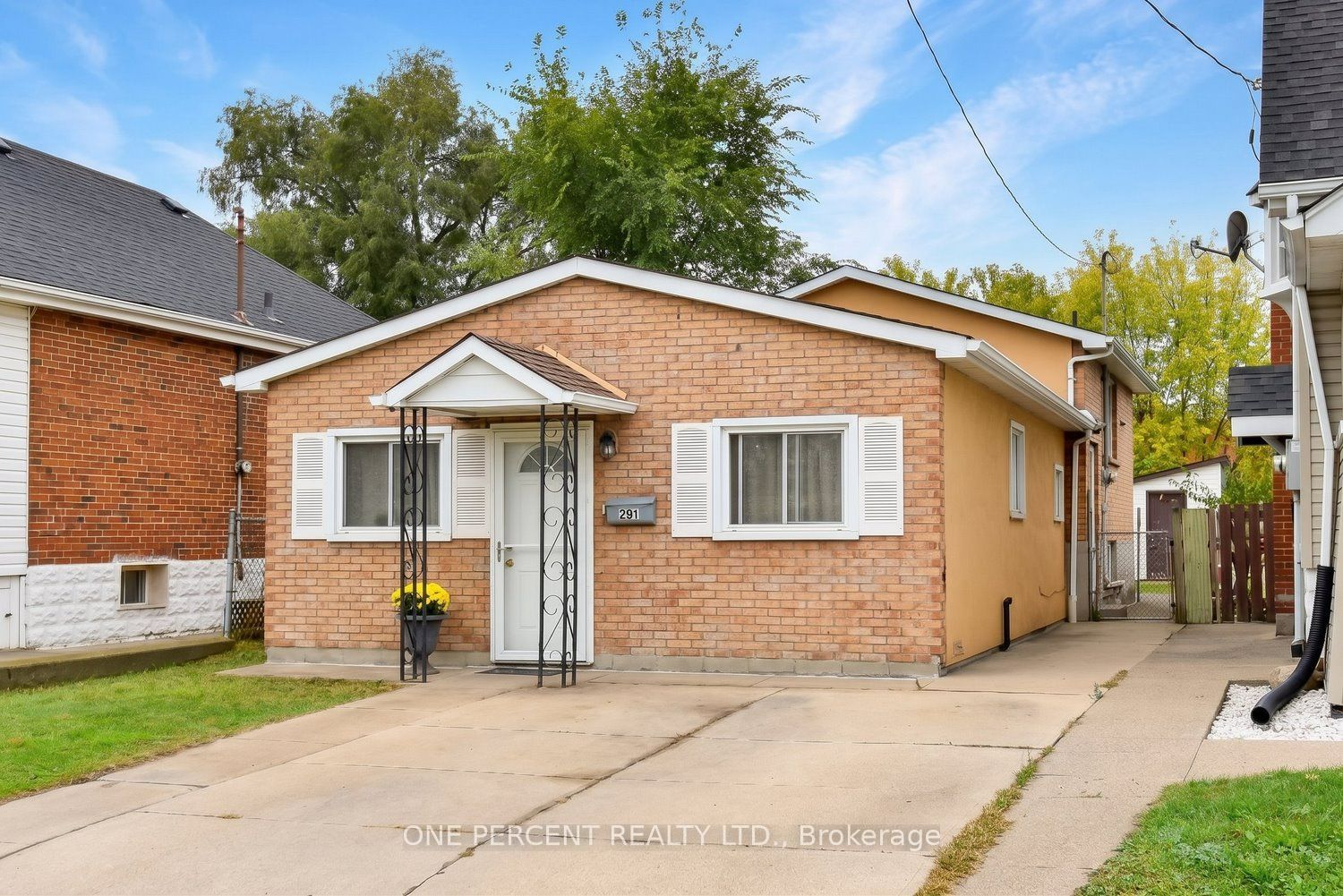 201 Strathearne Avenue Property Photo 1