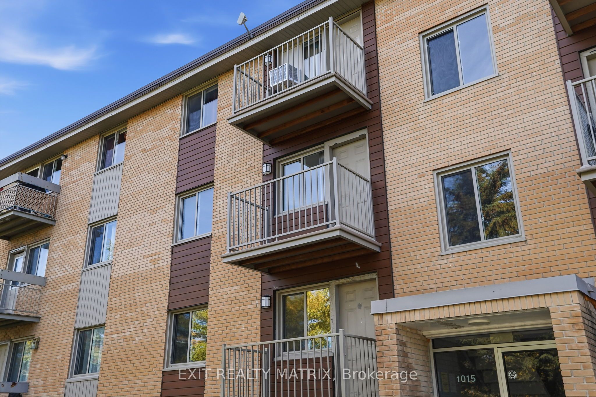 1015 Cartier Boulevard 5 Property Photo 4