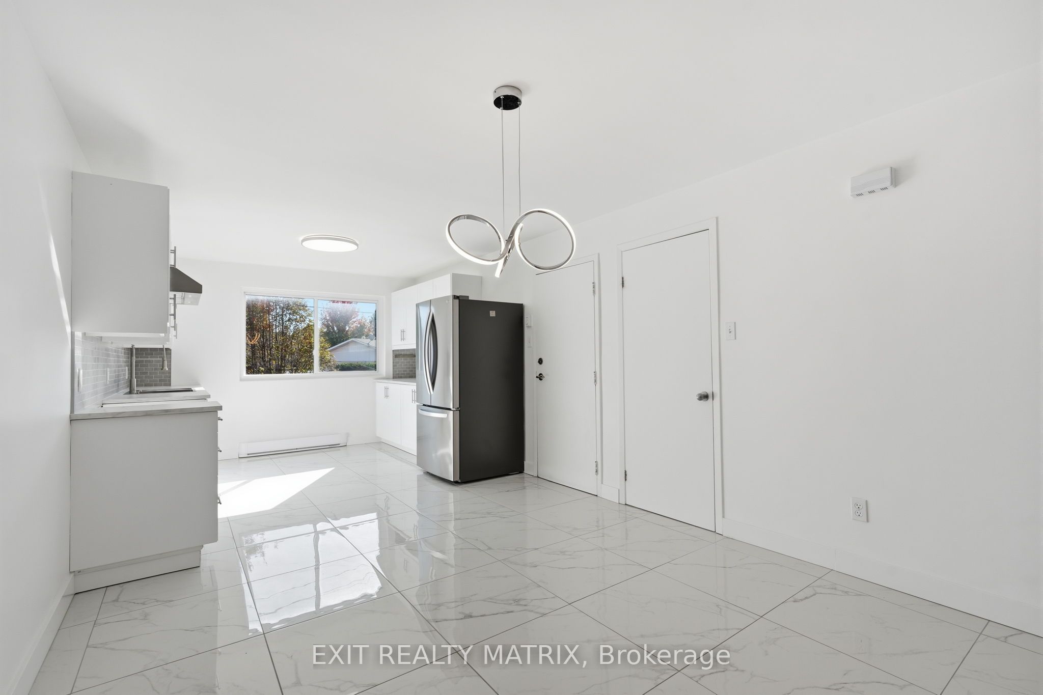 1015 Cartier Boulevard 5 Property Photo 12