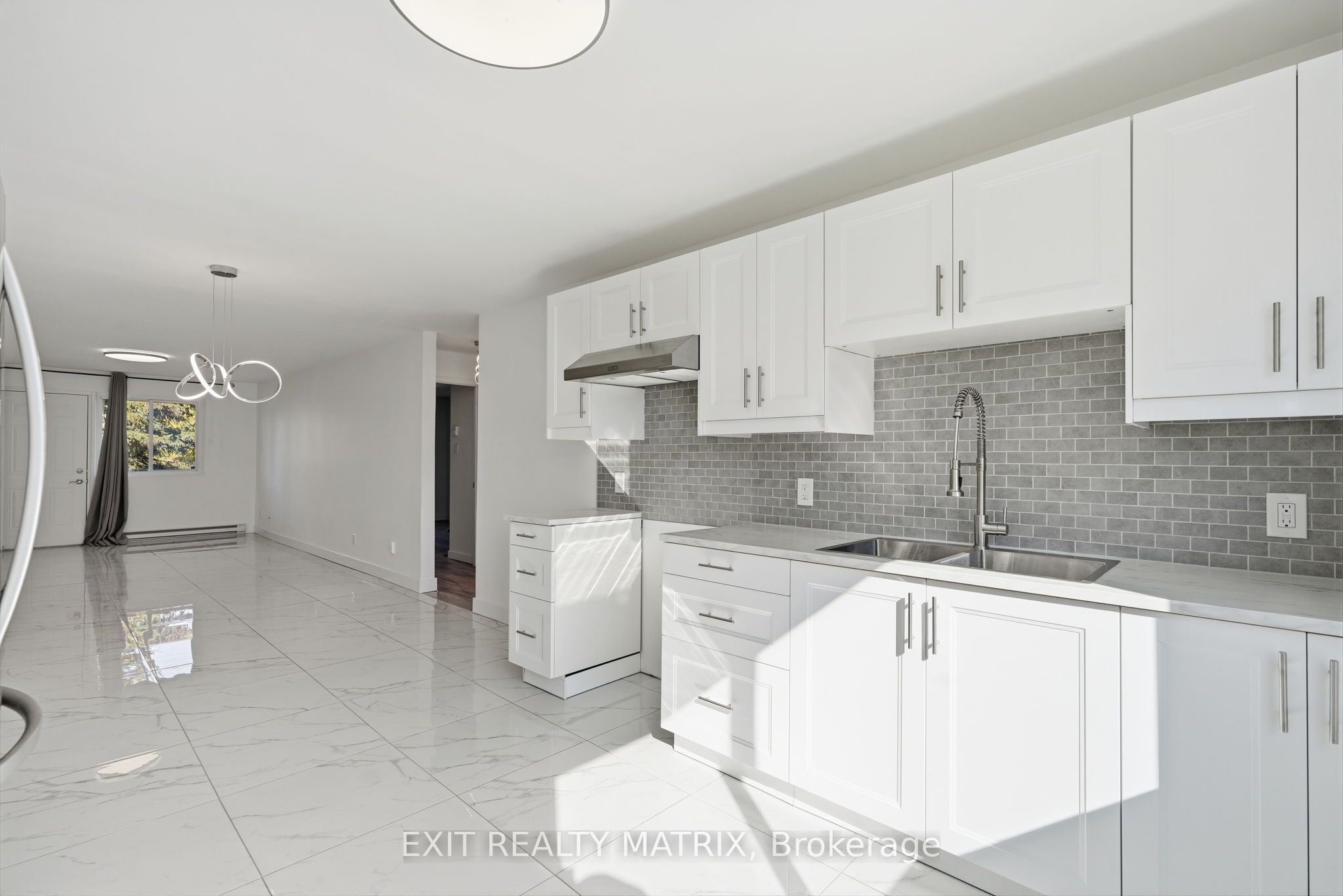 1015 Cartier Boulevard 5 Property Photo 20